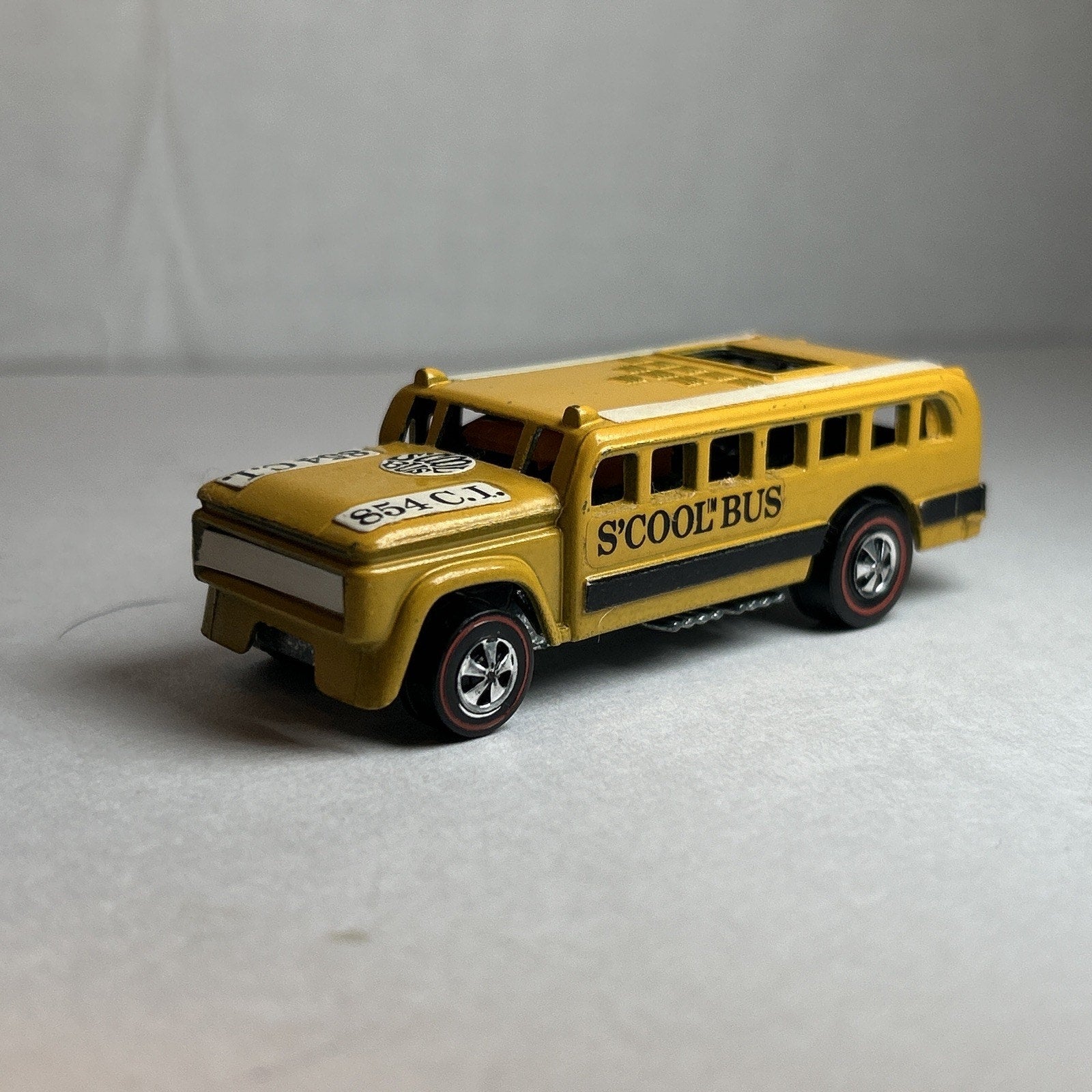 Hot Wheels Redline 1970 S’Cool Bus Yellow Near Mint w/ Button Heavyweights