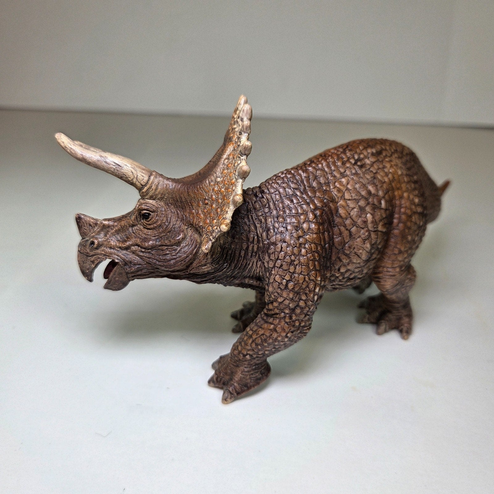 Schleich Triceratops 14522 Dinosaur Figure 2012 Retired World of History 8"