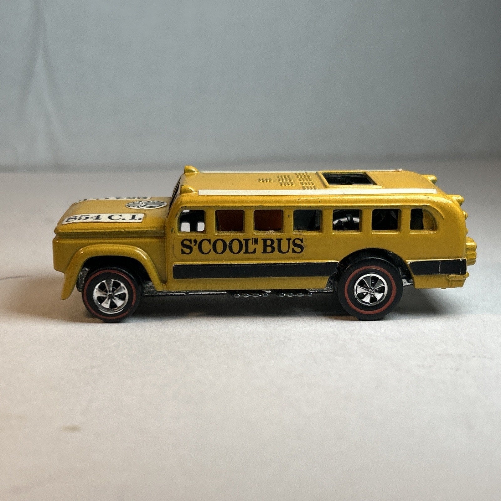 Hot Wheels Redline 1970 S’Cool Bus Yellow Near Mint w/ Button Heavyweights