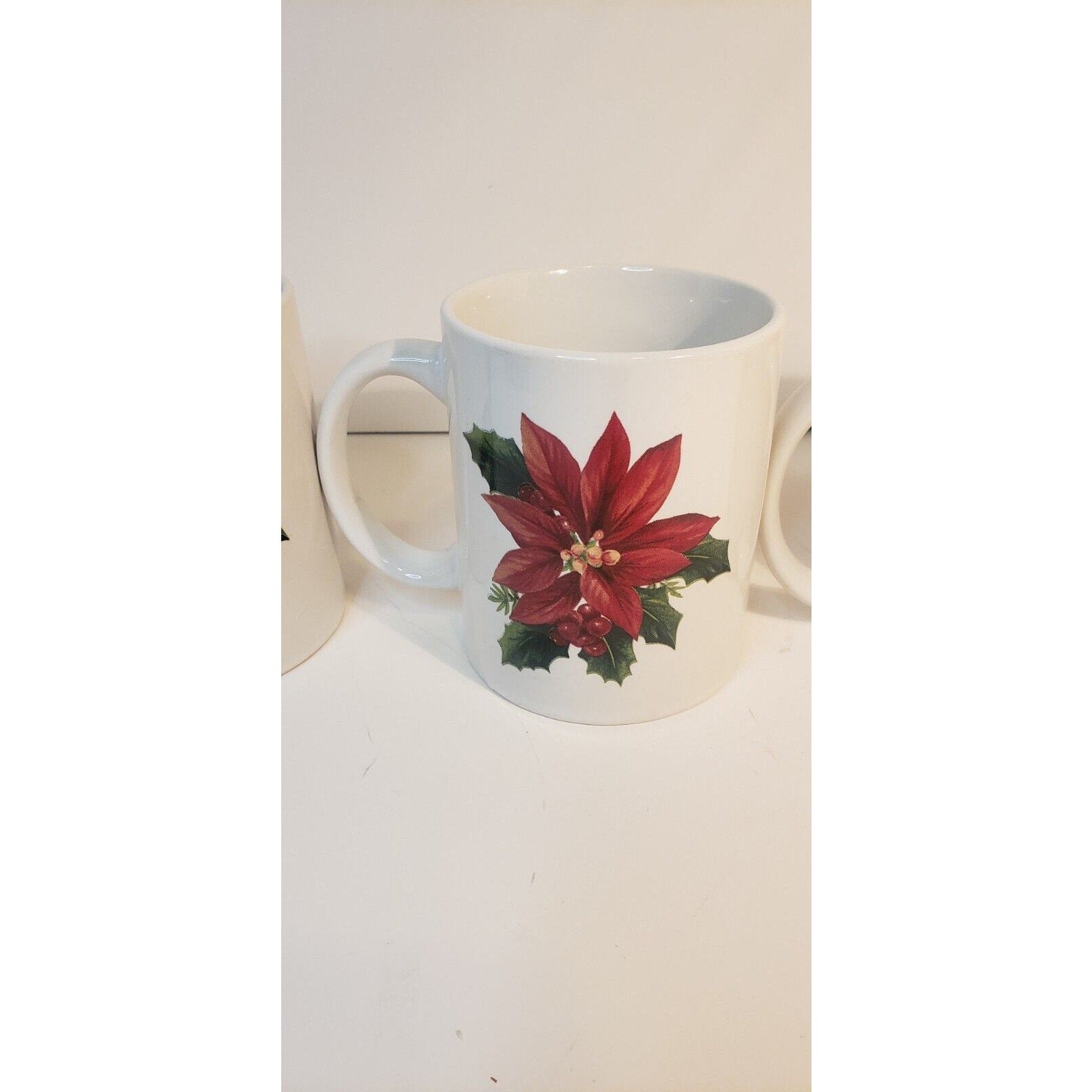 Set of 4 Poinsettia Coffee Mugs Holiday Christmas Floral White Red Green