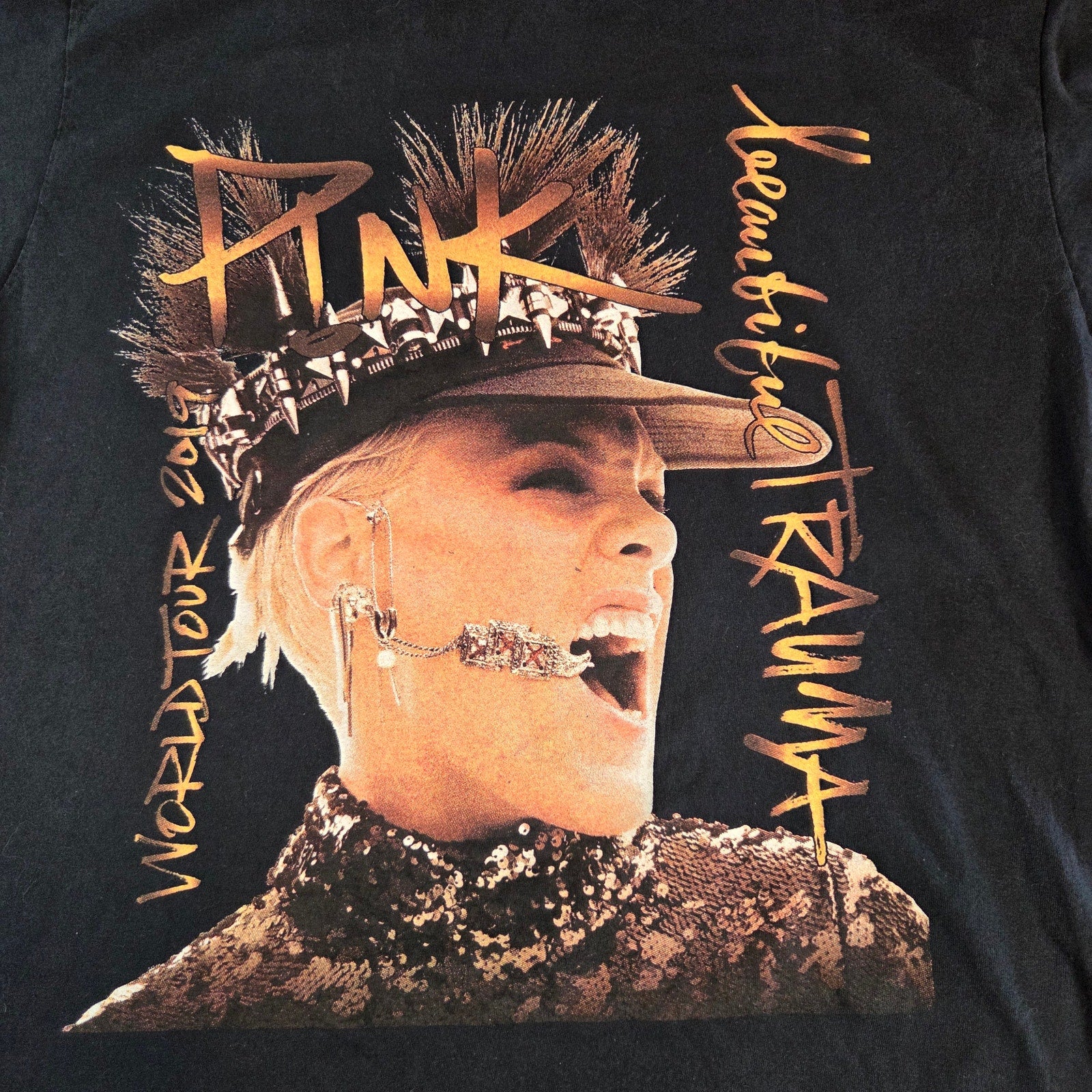 Pink Beautiful Trauma World Tour 2019 Concert Tee Shirt Band T-Shirt L
