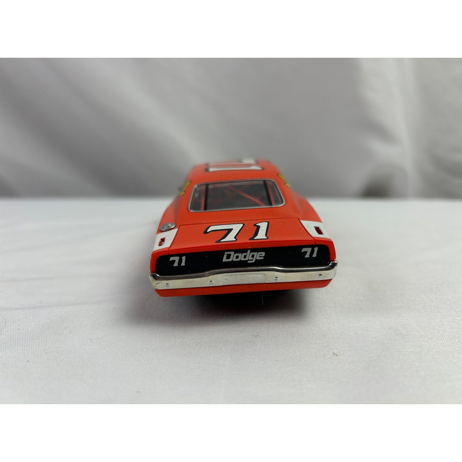 Dodge Charger Daytona 71 Bobby Isaac 1:43 NASCAR K&K Insurance Model Car
