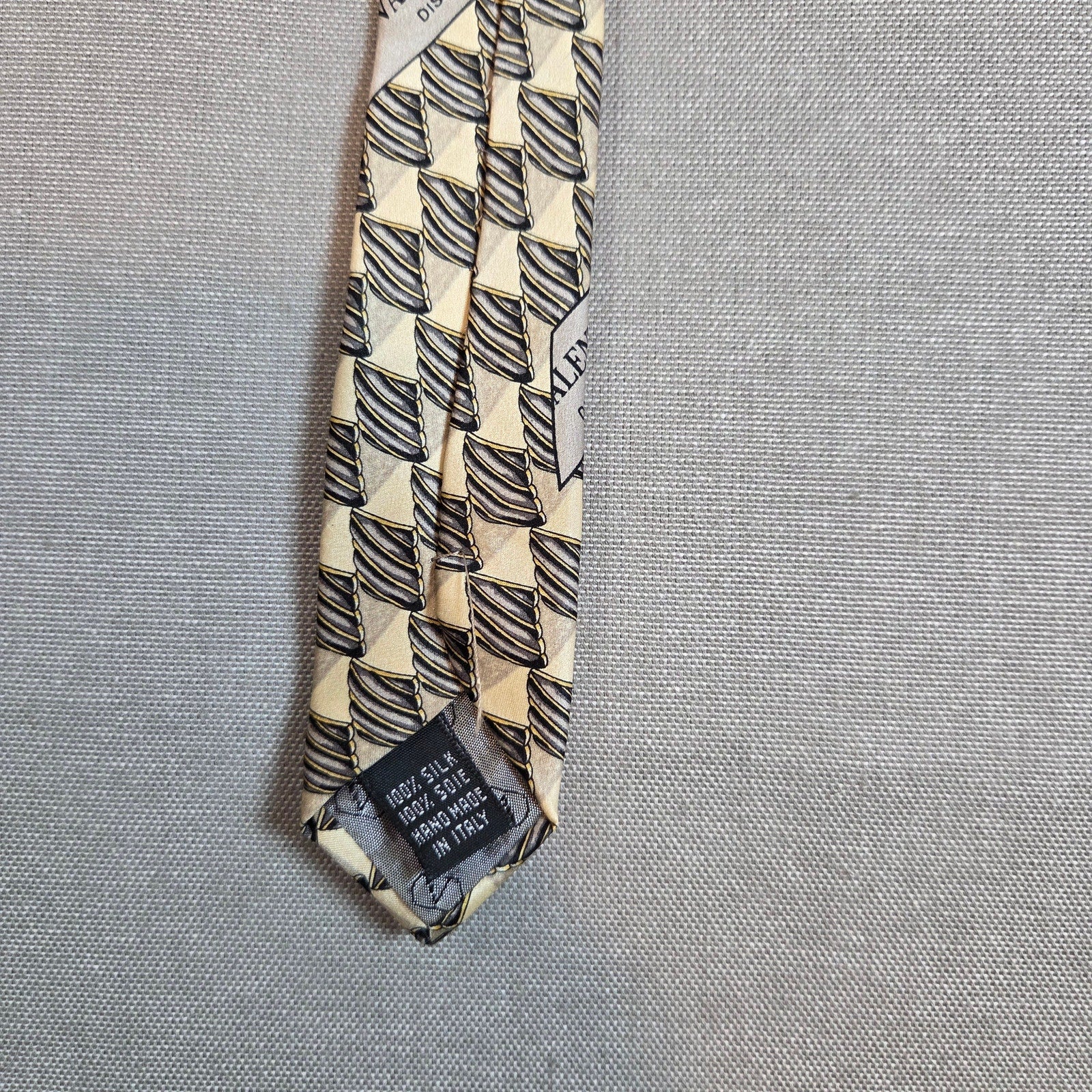 Valentino Cravatte Silk Tie Geometric Pattern Gold Black Made in Italy 58x4