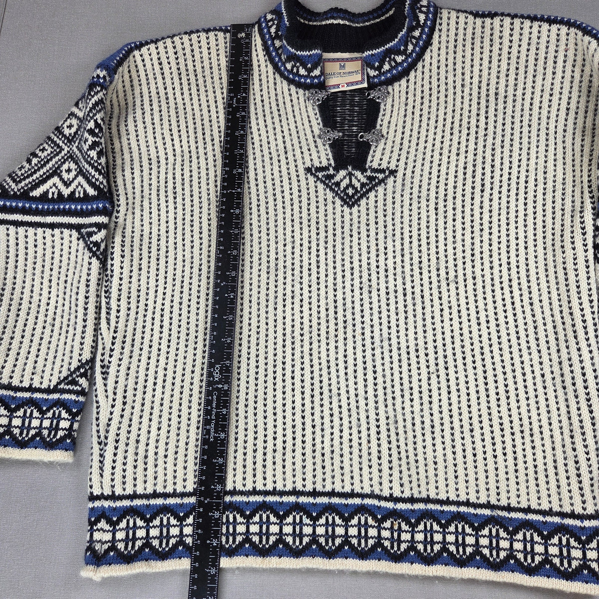 Dale of Norway Classic Wool Sweater Mens M Norwegian Knit Metal Clasps