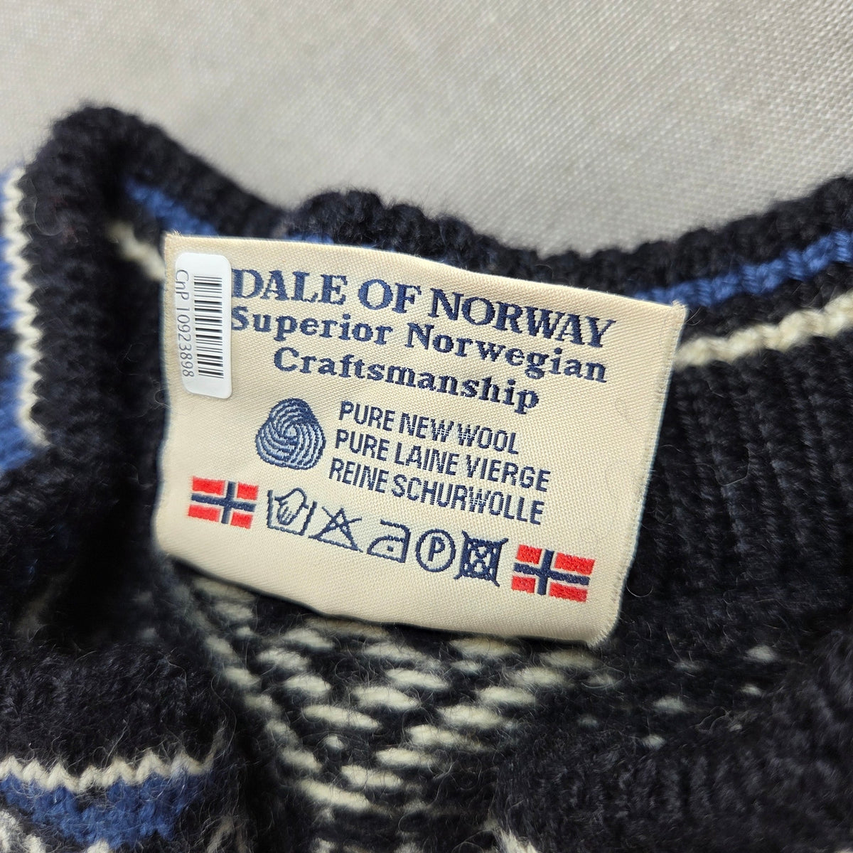 Dale of Norway Classic Wool Sweater Mens M Norwegian Knit Metal Clasps