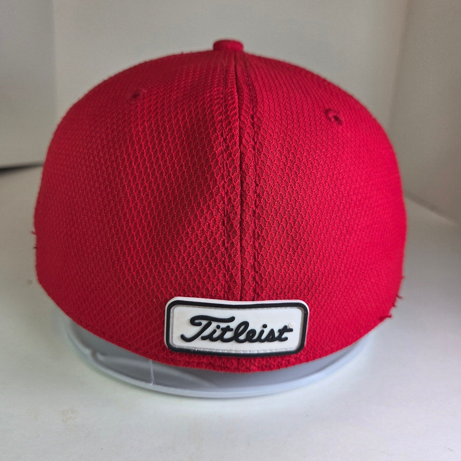Titleist M/L Red Golf Cap A-Flex Fitted Mesh Polyester Hat White Logo