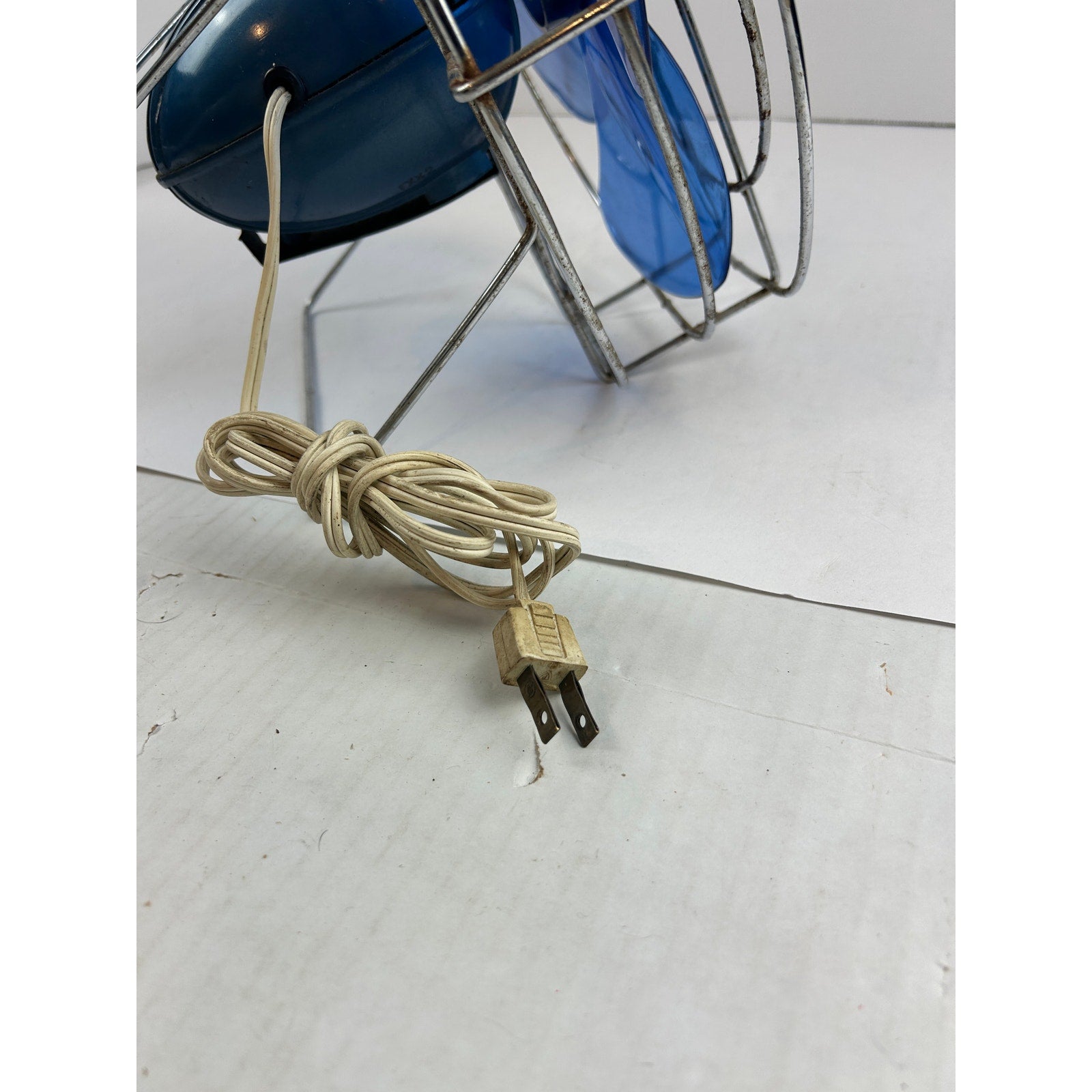 Working Westinghouse Flipper Fan Vintage 5-Blade Blue Plastic Guard Rusted