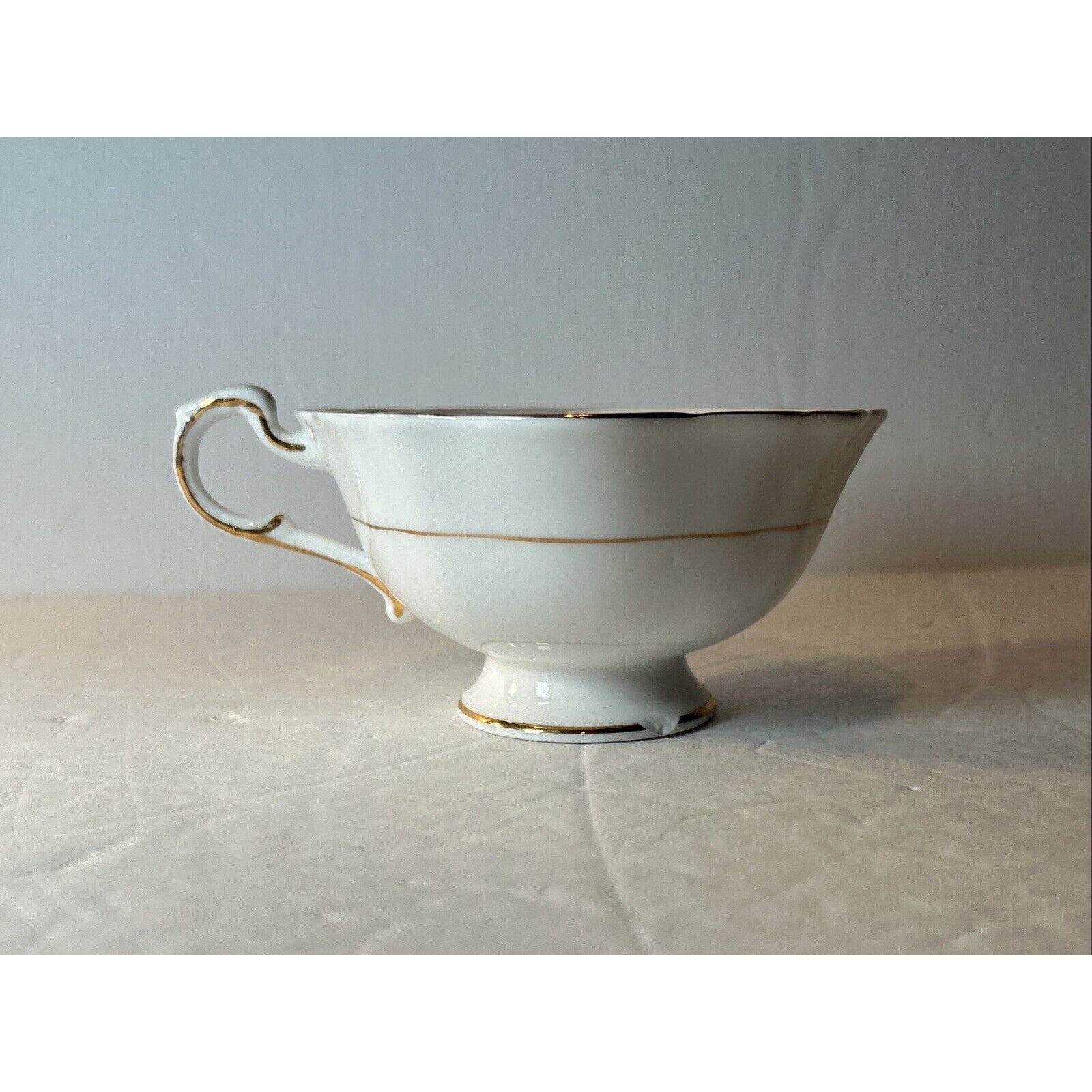 Paragon Fine Bone China England Teacup Canada Coats-of-Arms & Emblems Gold Trim