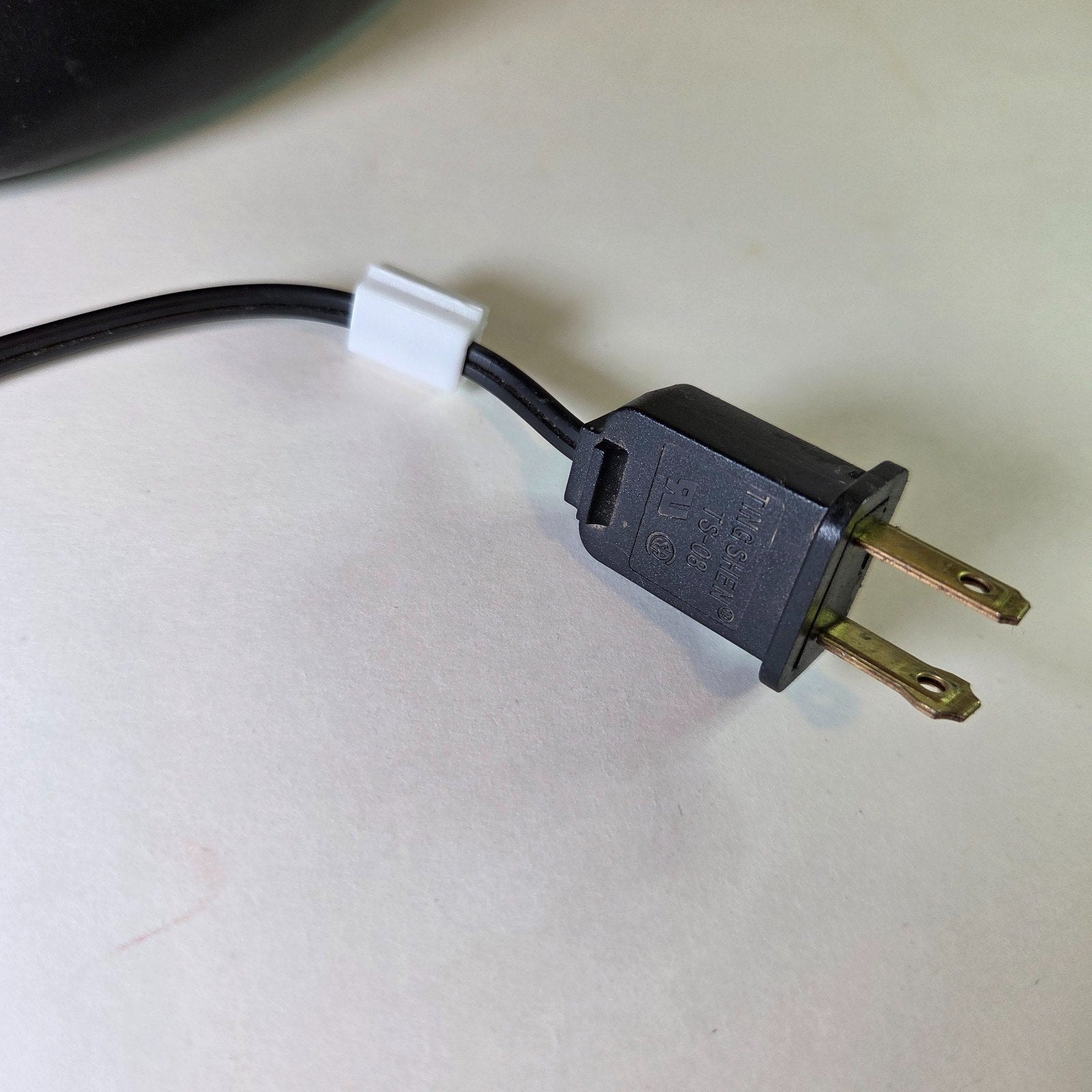 Skeleton Halloween Light-Up Decoration 24.5" Indoor Plug-In 2022 – READ