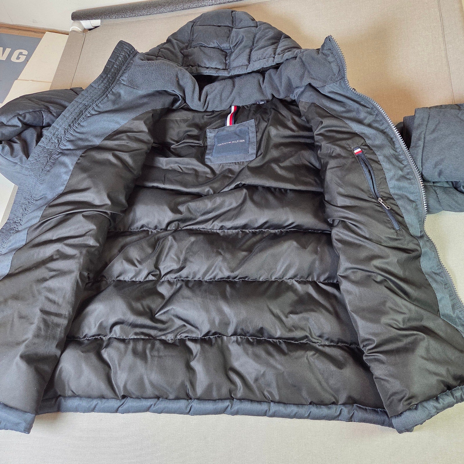 Tommy Hilfiger Men's XXL Hooded Puffer Winter Coat Jacket Gray