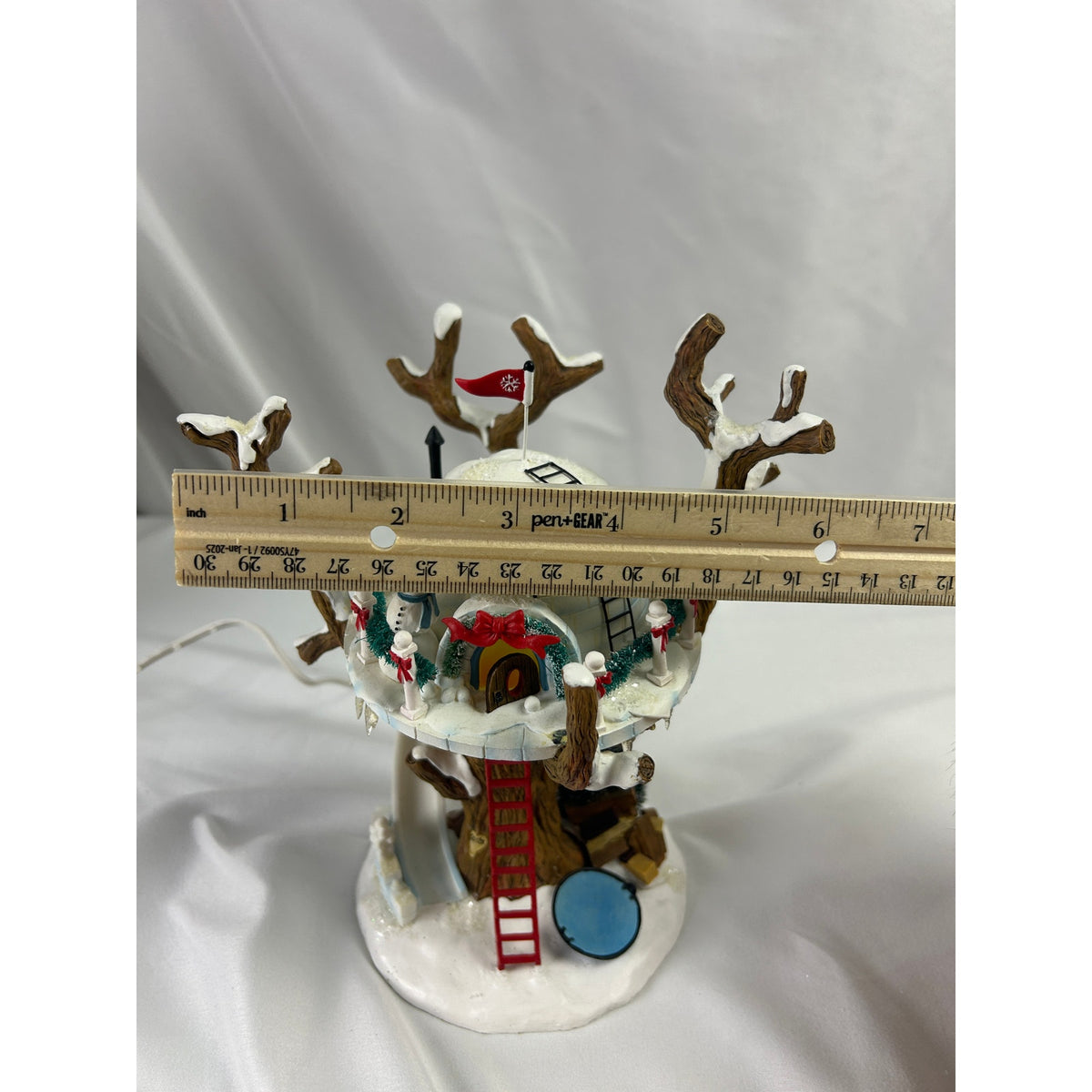 Department 56 Frostbite Tree House Day Care 56844 North Pole Elf Land Retired