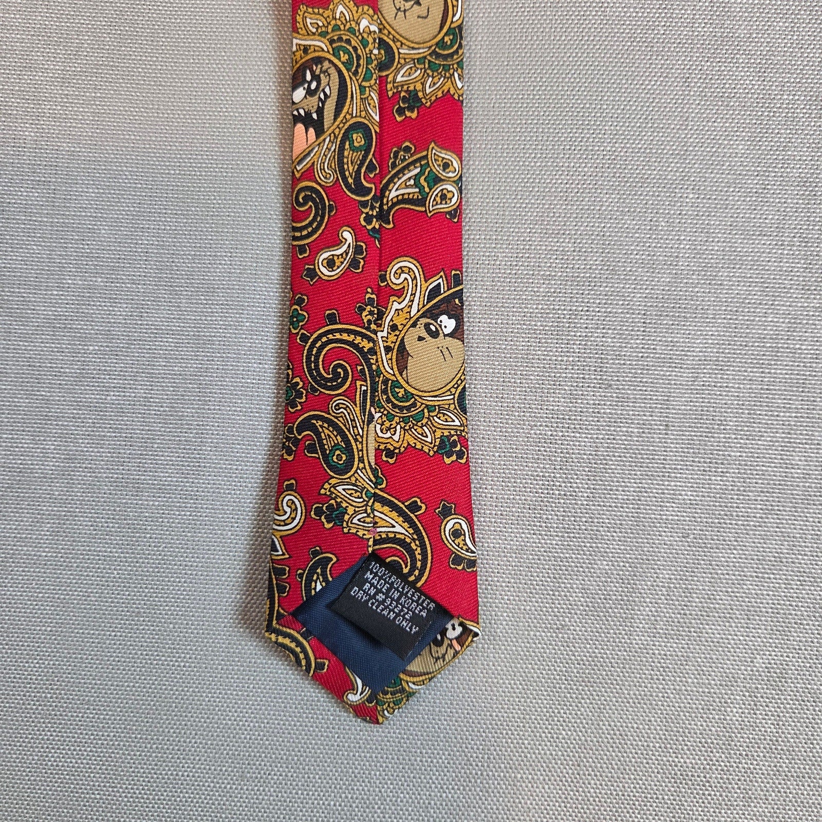 Vintage 1997 Taz Devil Looney Tunes Paisley Tie Red Gold WB Novelty 57x3.75