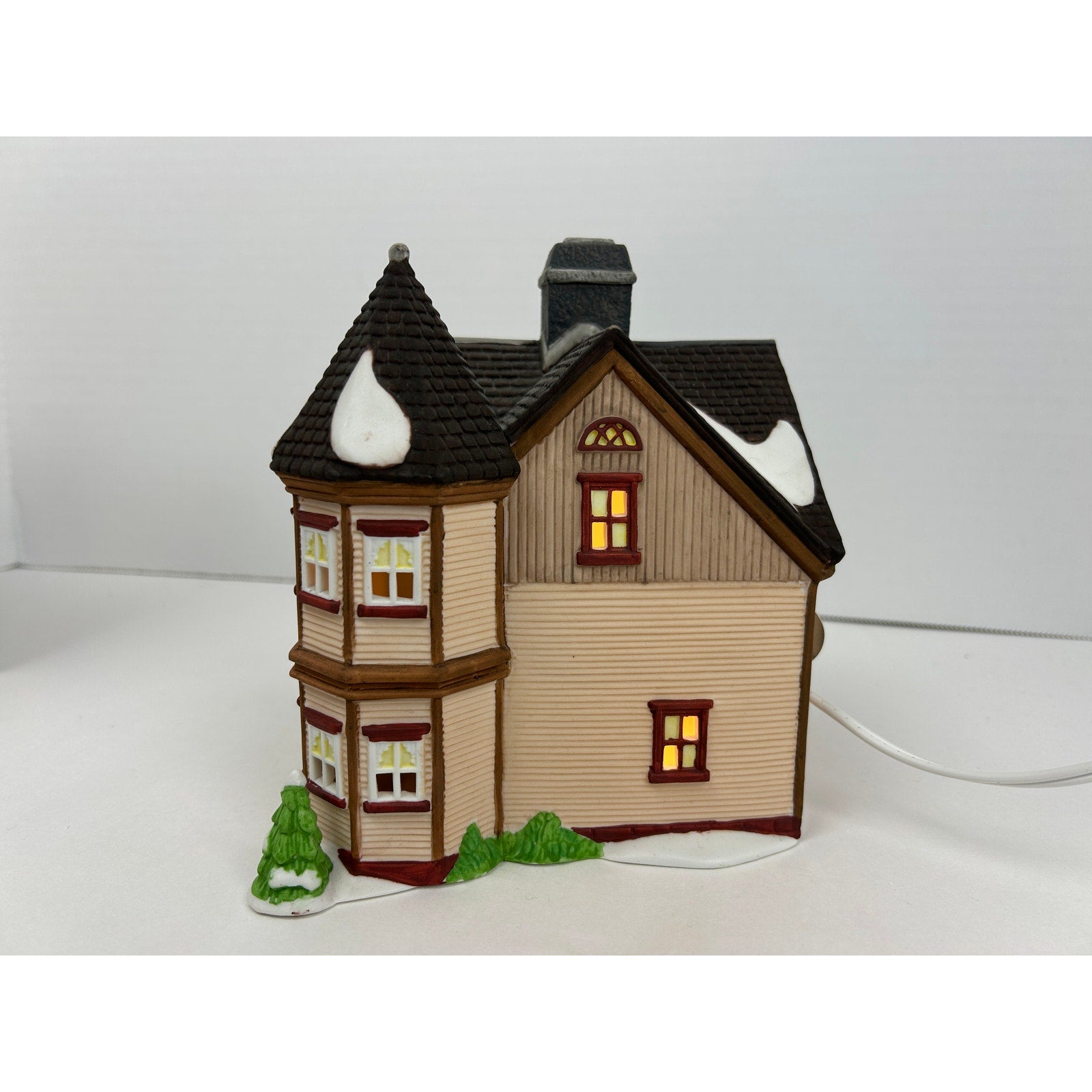 Dept 56 New England Village Thomas T. Julian House Lighted w/ Box