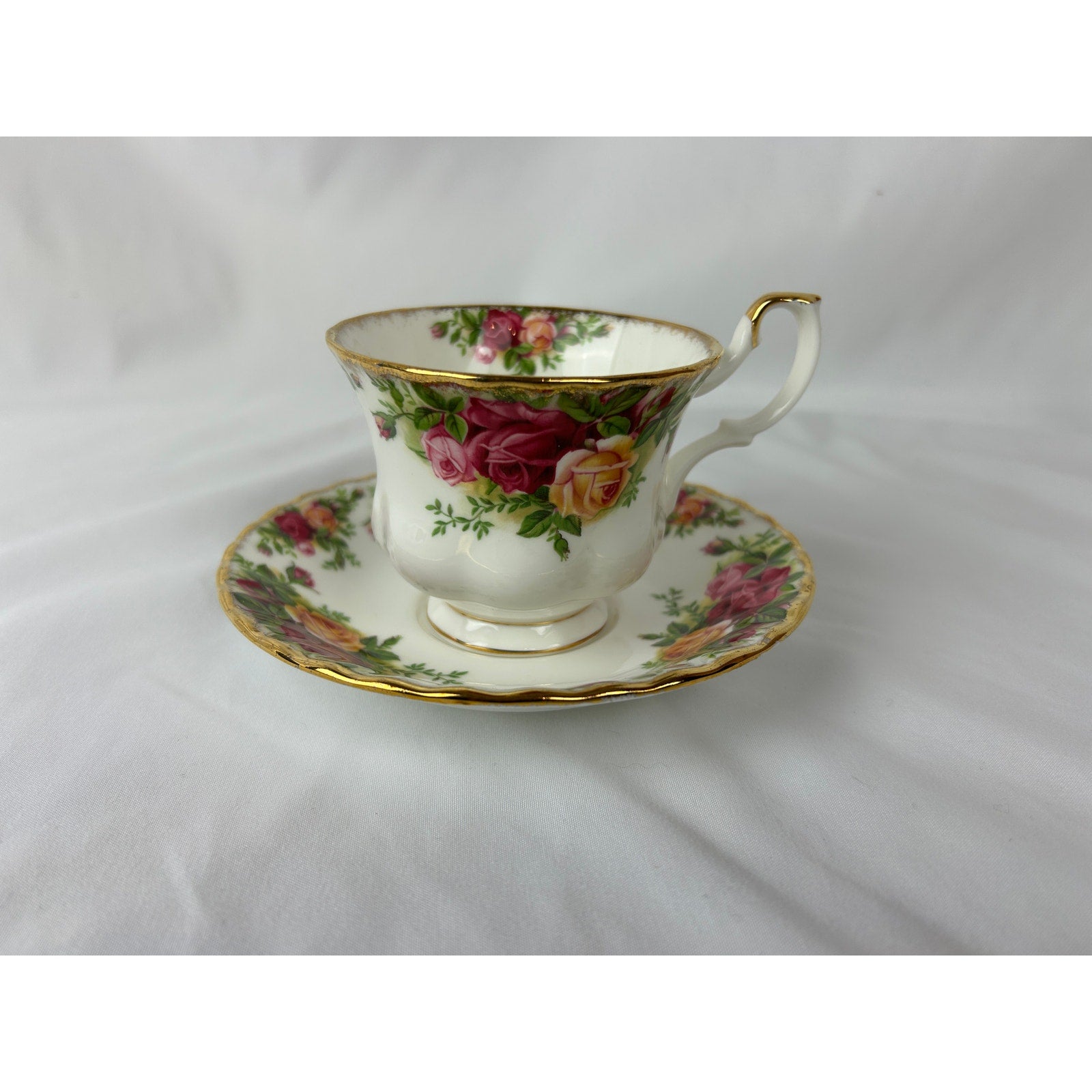 Vintage Royal Albert Old Country Roses Tea Cup and Saucer Bone China