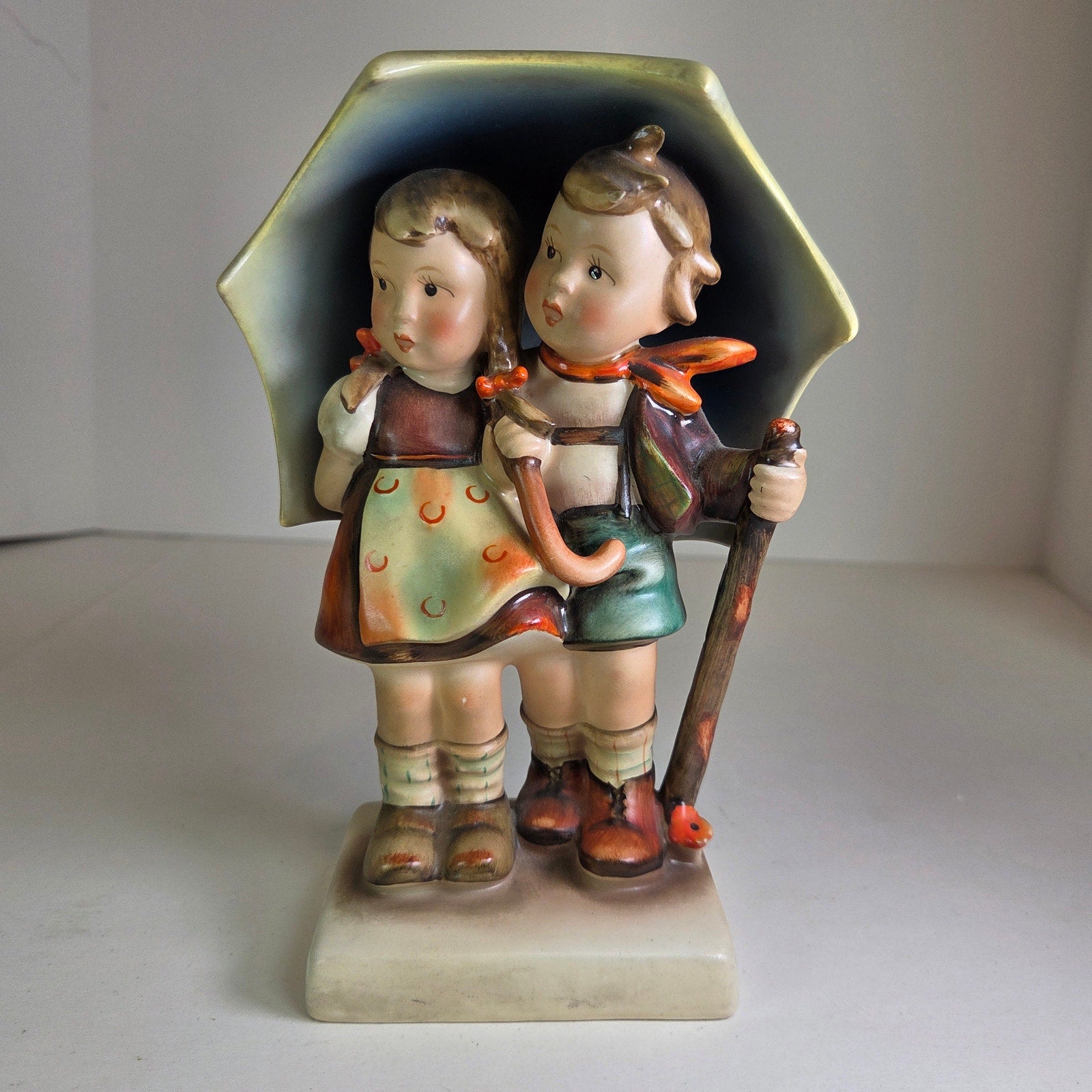 Goebel M.I. Hummel Stormy Weather #71 TMK2 Full Bee Germany 6.5" Figurine
