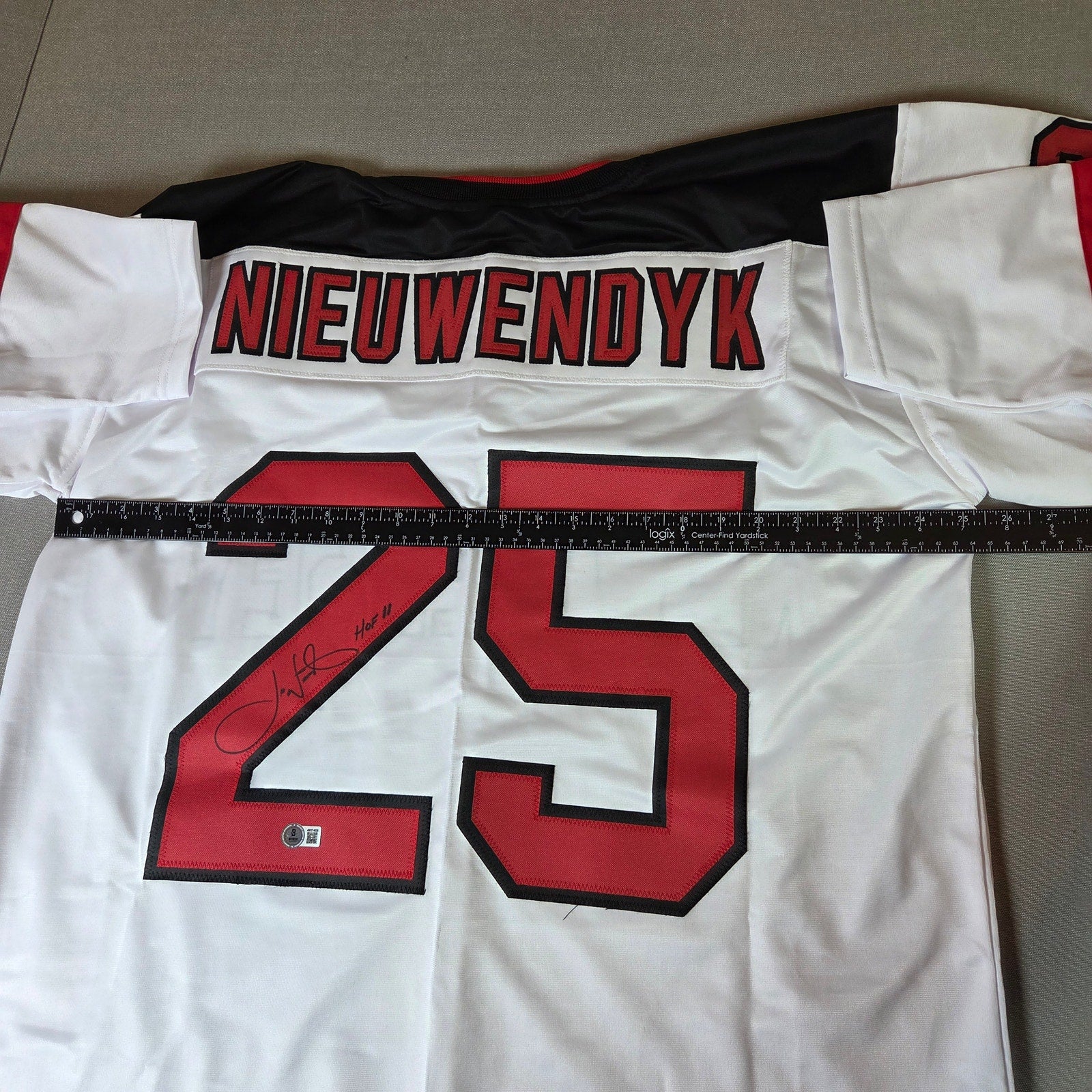 Joe Nieuwendyk Signed Devils Jersey HOF 11 Beckett Witness Auto