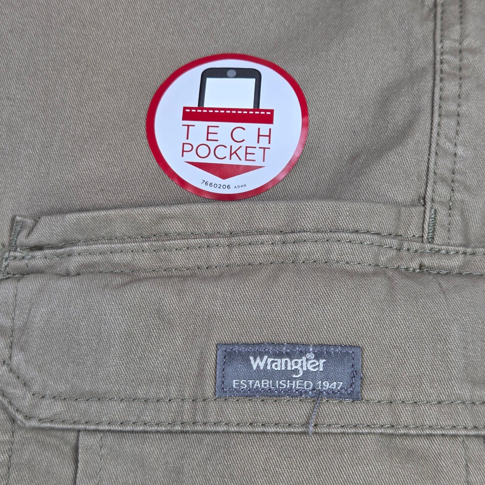 Wrangler Five Star Premium Relaxed Fit Cargo Shorts Khaki 46x10 NWT New