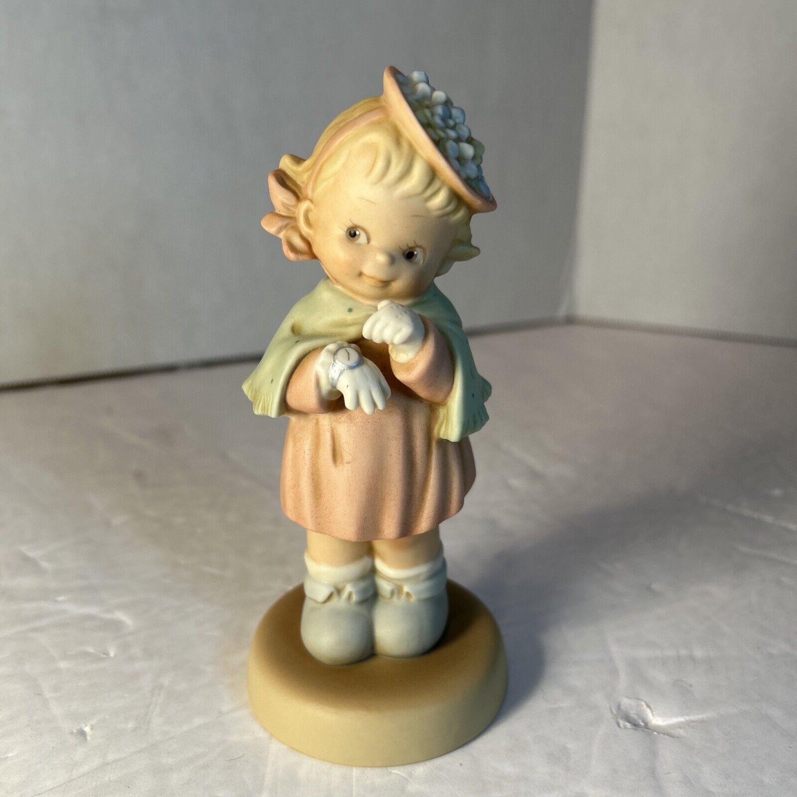 Enesco Memories of Yesterday Collectors Society 1995 "A Time to Celebrate" S0105