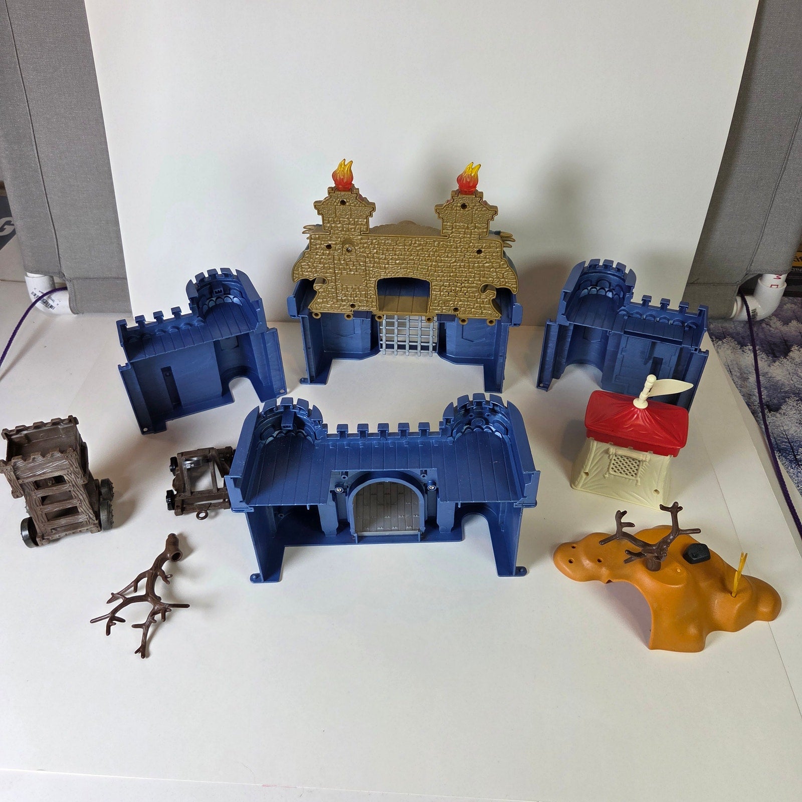 Keenway Medieval Castle Playset Lot w/ Dragons Sound Effects Battery Operated