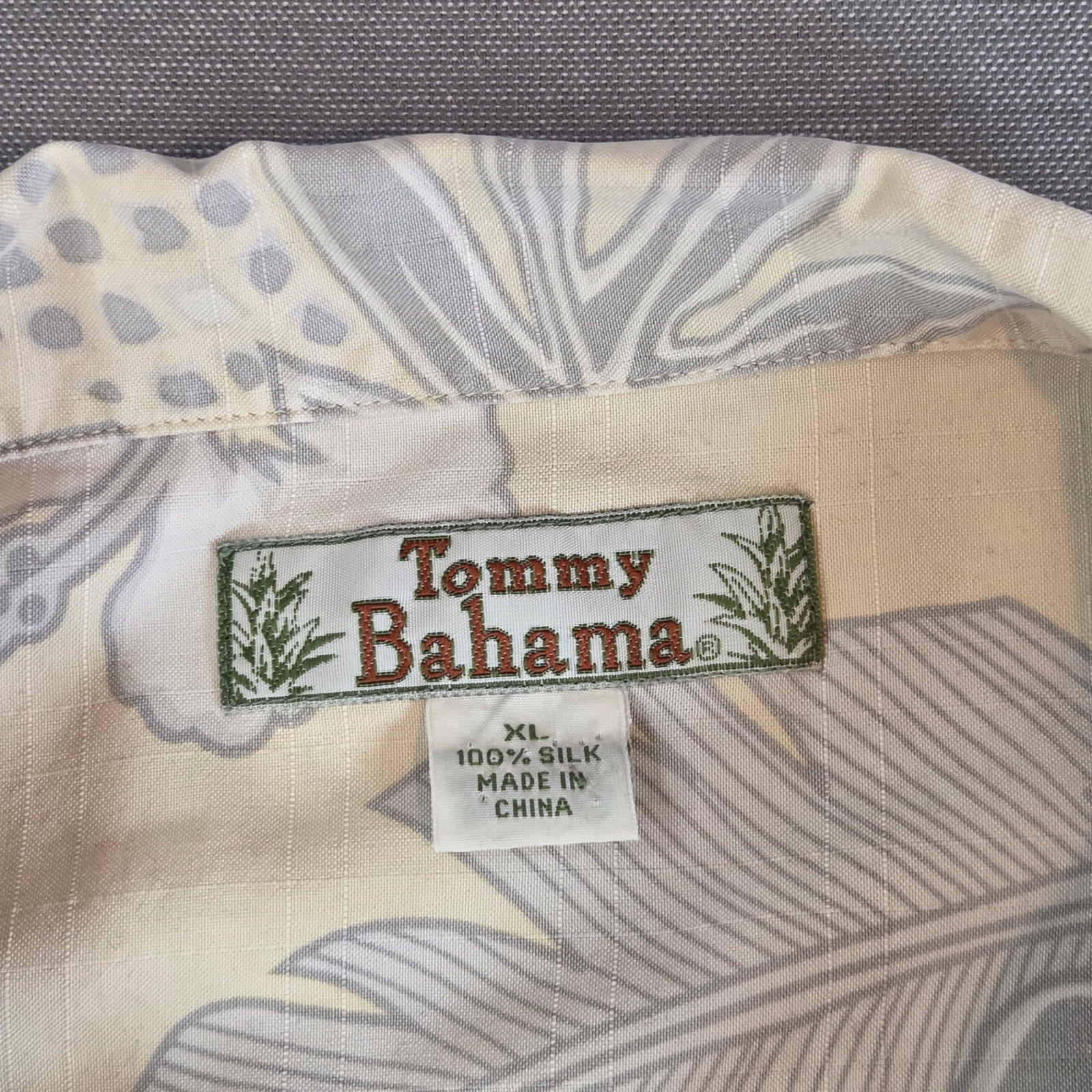 Tommy Bahama Silk Camp Shirt XL Beige Gray Tropical Leaf Print Button Up