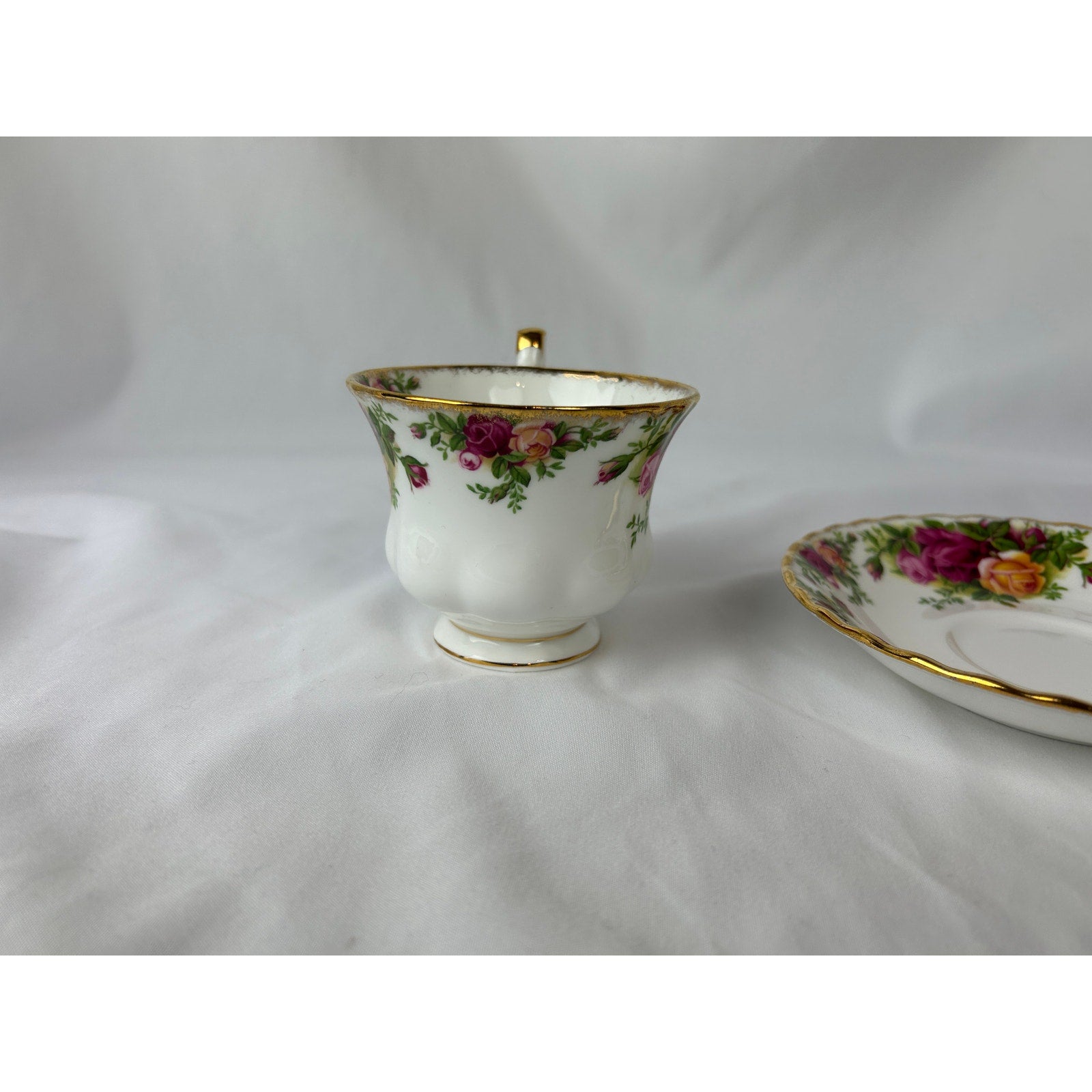 Vintage Royal Albert Old Country Roses Tea Cup and Saucer Bone China