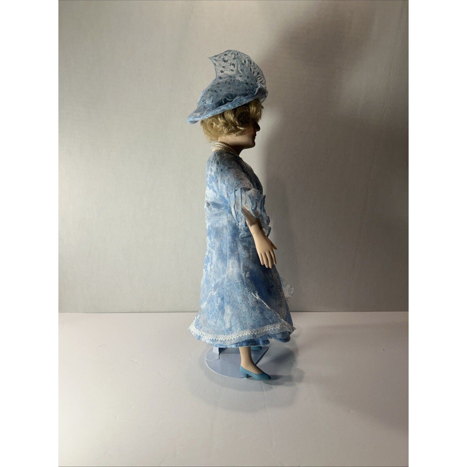 Show Stoppers Queen Mother 17" Porcelain Doll with Stand – British Royalty VTG