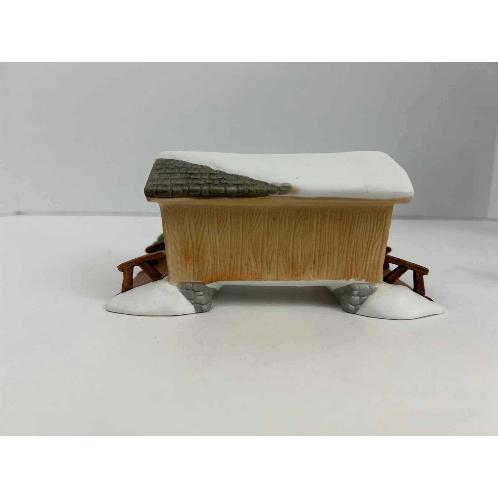 Department 56 One Horse Open Sleigh Covered Wooden Bridge Minuteman lot