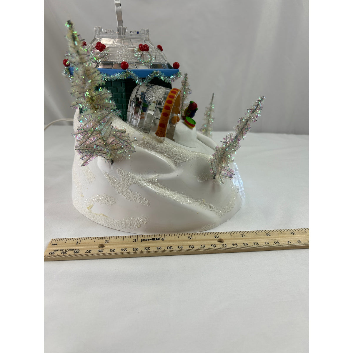 Dept 56 Frosty's Sleds N Saucers 56449 North Pole Animated Lighted 2005 Working