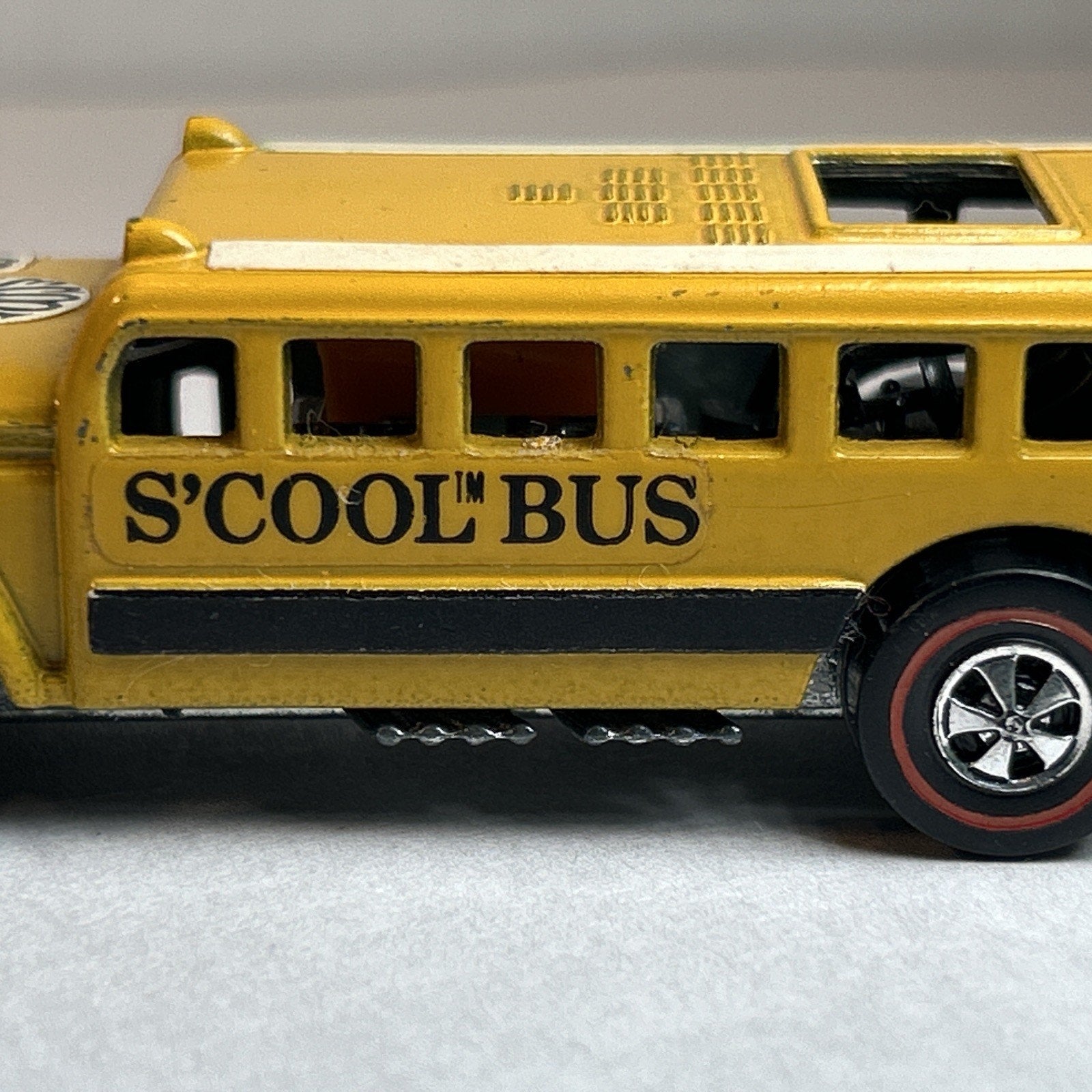 Hot Wheels Redline 1970 S’Cool Bus Yellow Near Mint w/ Button Heavyweights
