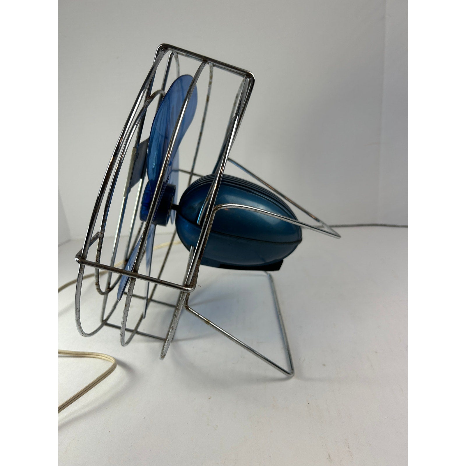 Working Westinghouse Flipper Fan Vintage 5-Blade Blue Plastic Guard Rusted