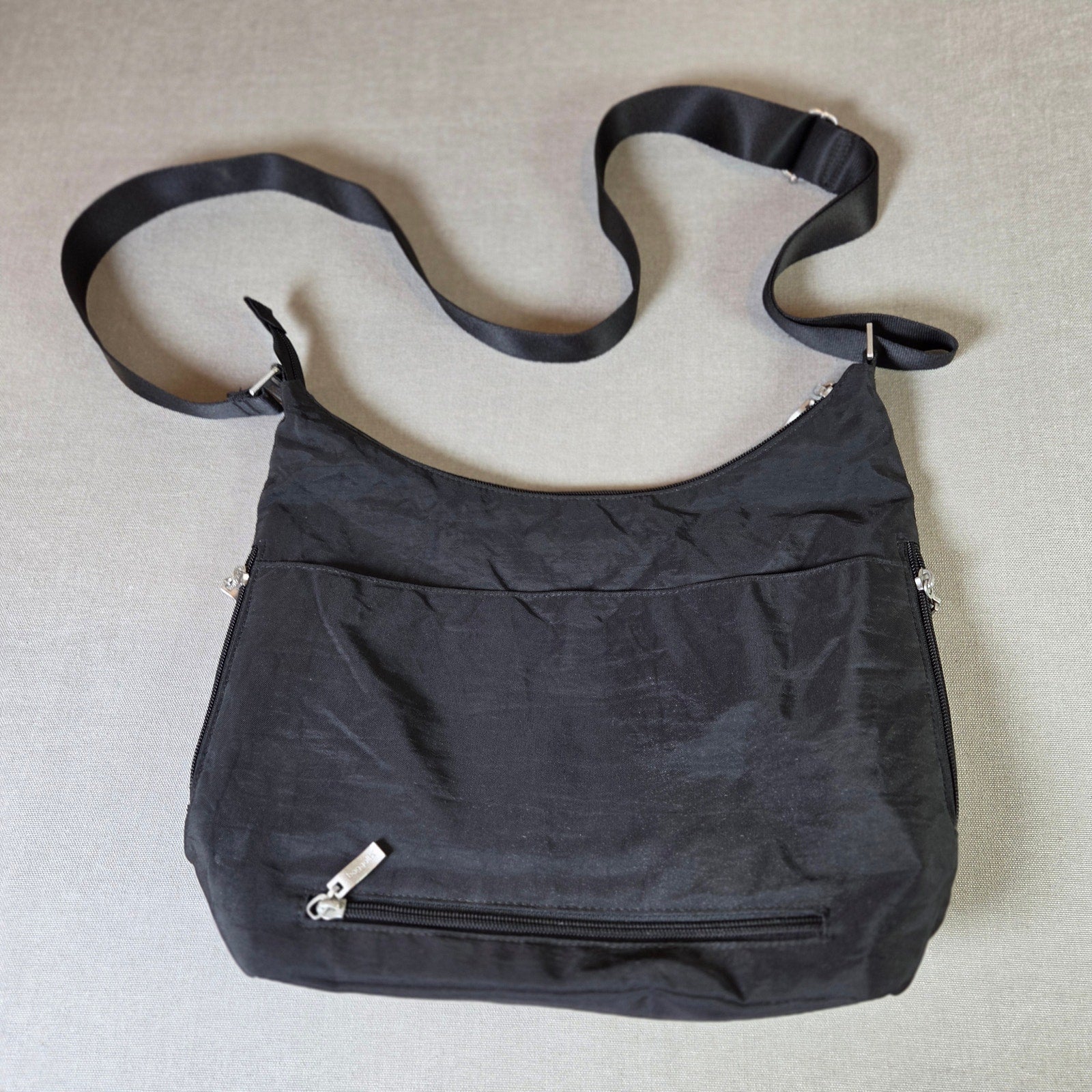 Baggallini Black Nylon Crossbody Purse Zipper Pockets Lightweight