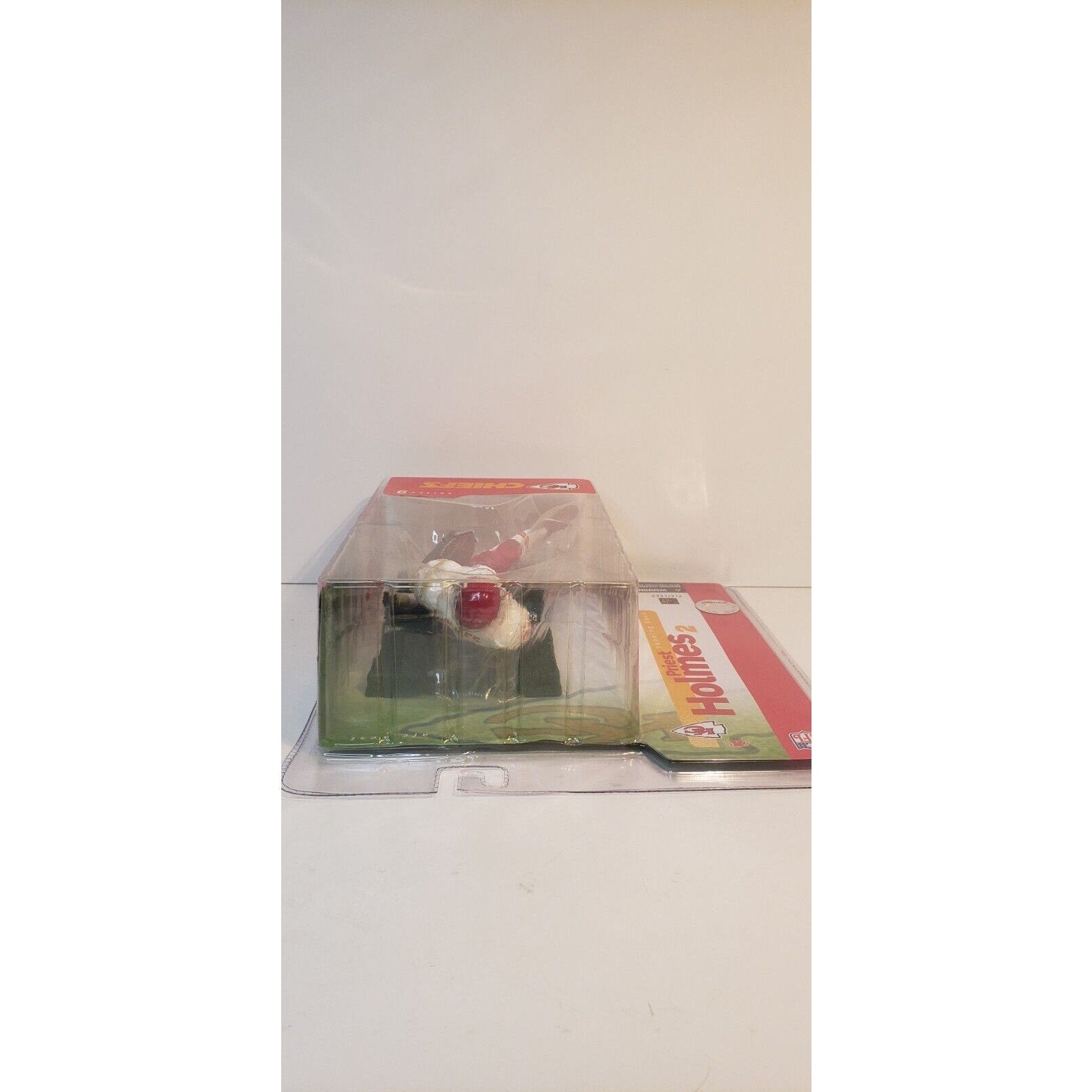 McFarlane Priest Holmes 2004 NFL Series 9 Chiefs White Jersey Figure NIP
