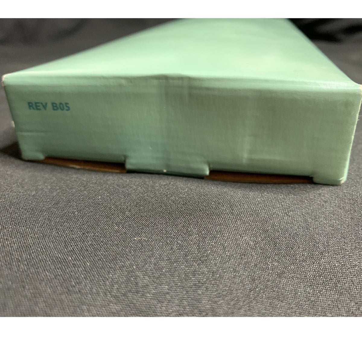 PartyLite Unscented Beige Taper Candles D16428 Lot of 4 Unused USA Made