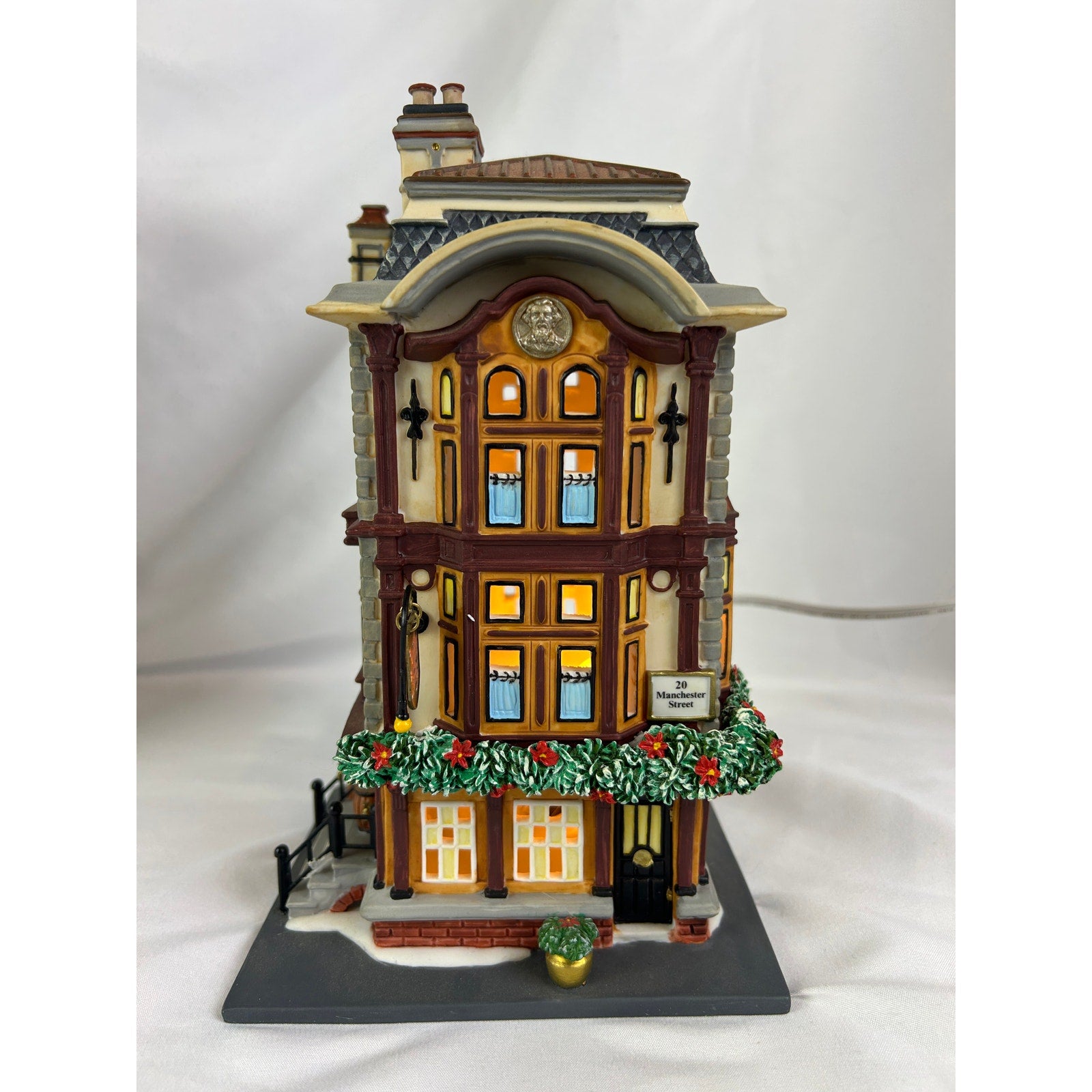 Department 56 Red Lion Pub Dickens Village 2004 Special Edition