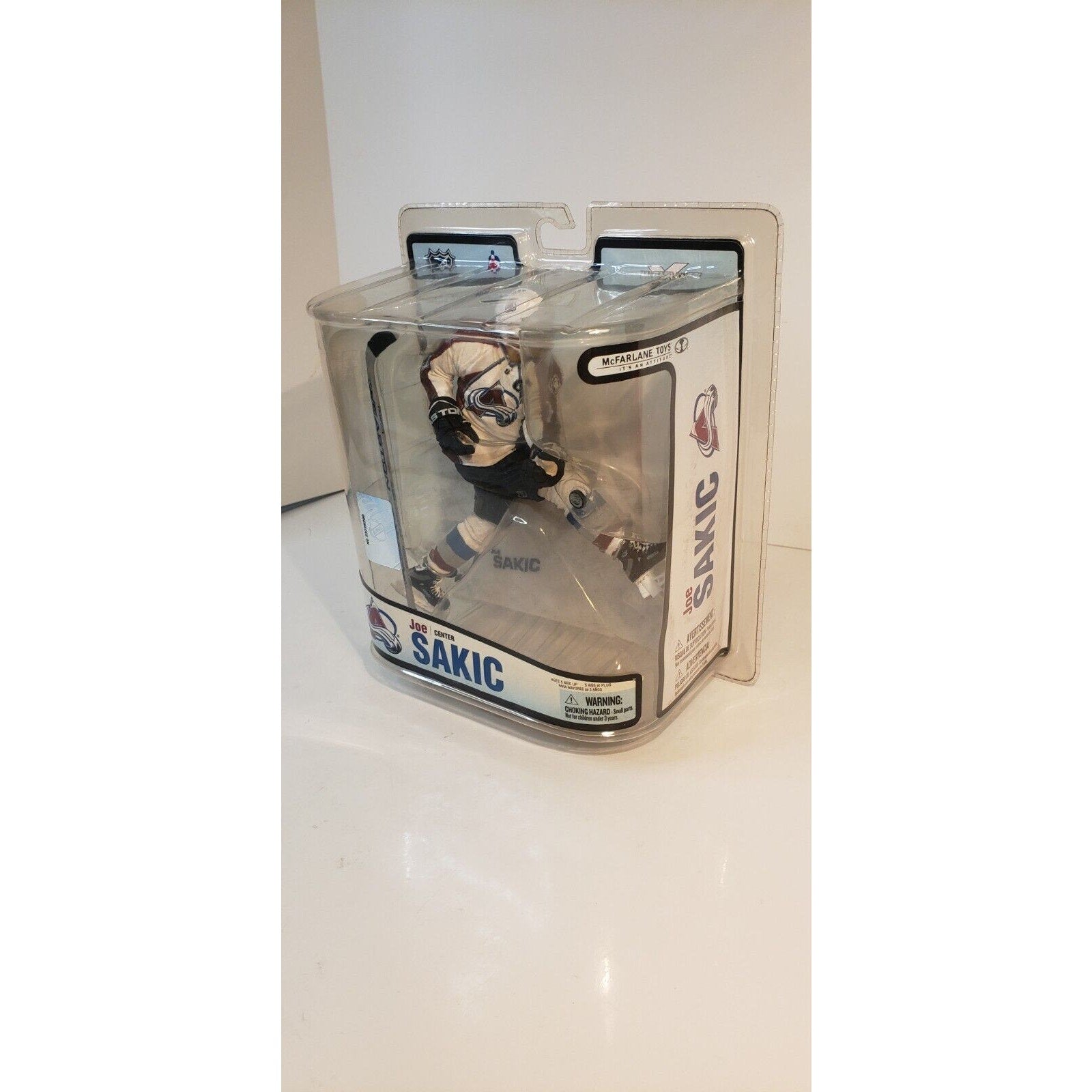 Joe Sakic McFarlane NHL Hockey Series 18 Colorado Avalanche White Jersey NEW