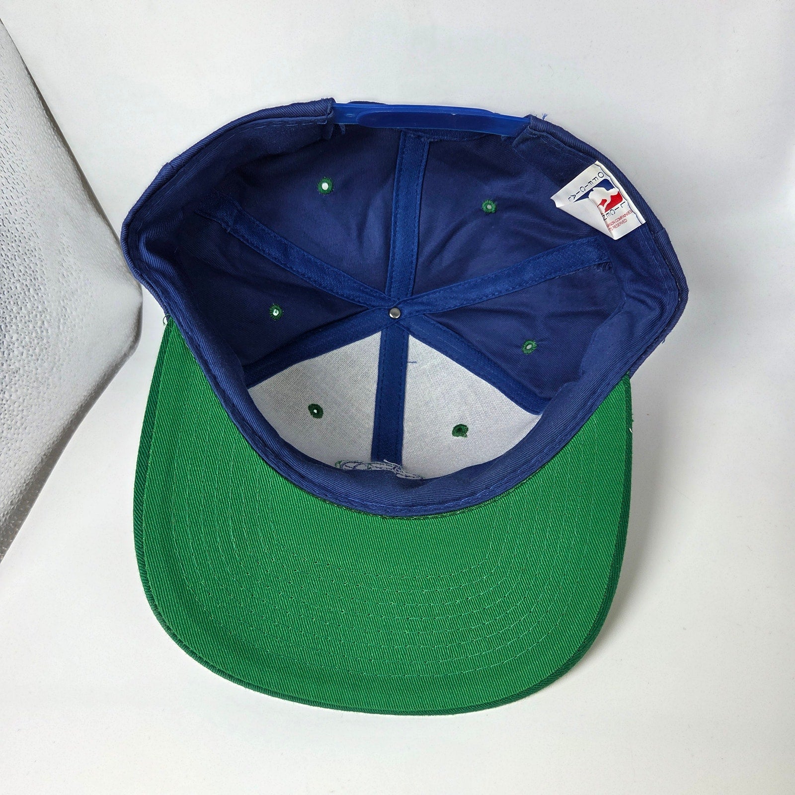 MN Timberwolves Vintage Snapback Hat Drew Pearson Old Logo 90s OSFM Small Fit