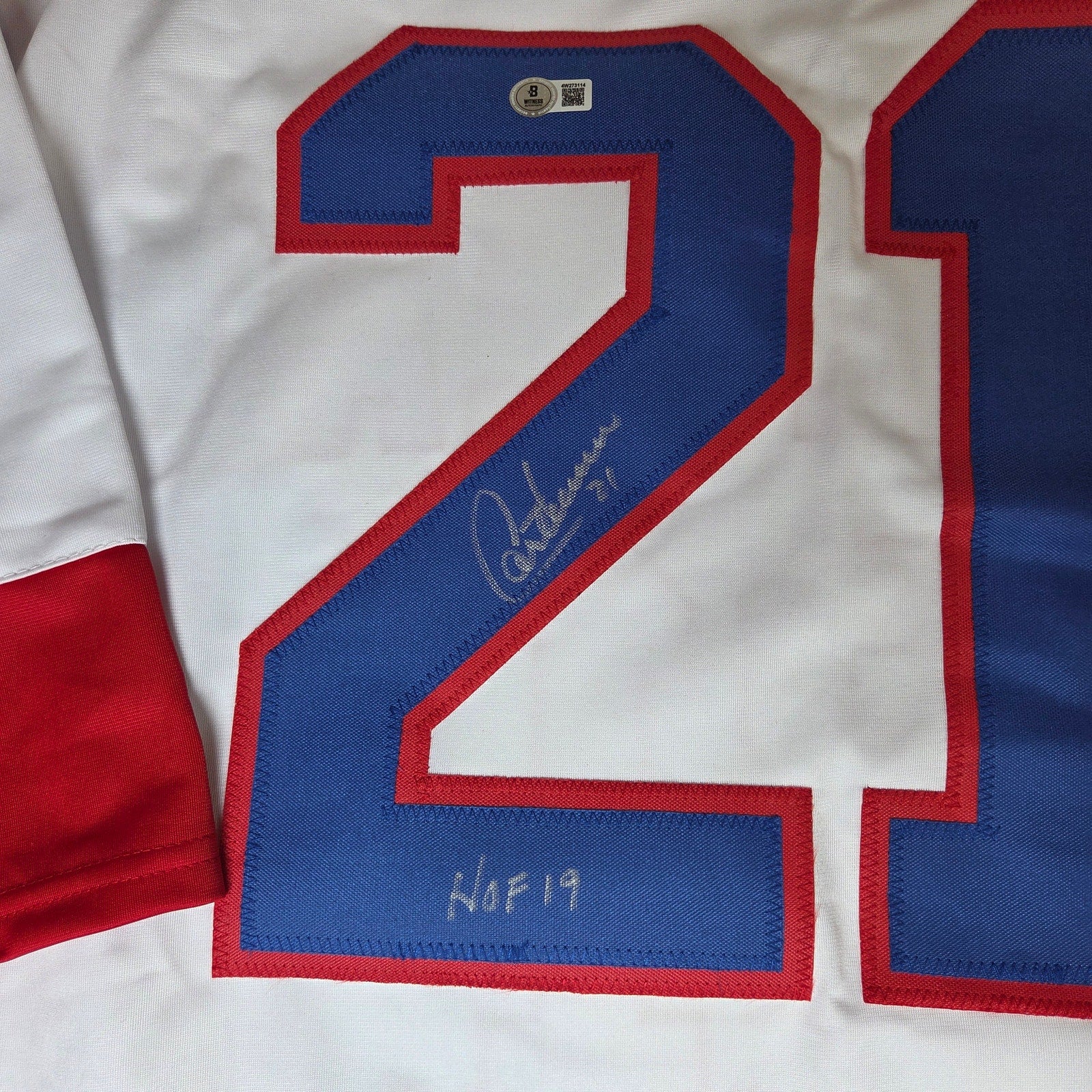 Guy Carbonneau Autographed Montreal Canadiens Jersey HOF 19 Beckett Witness