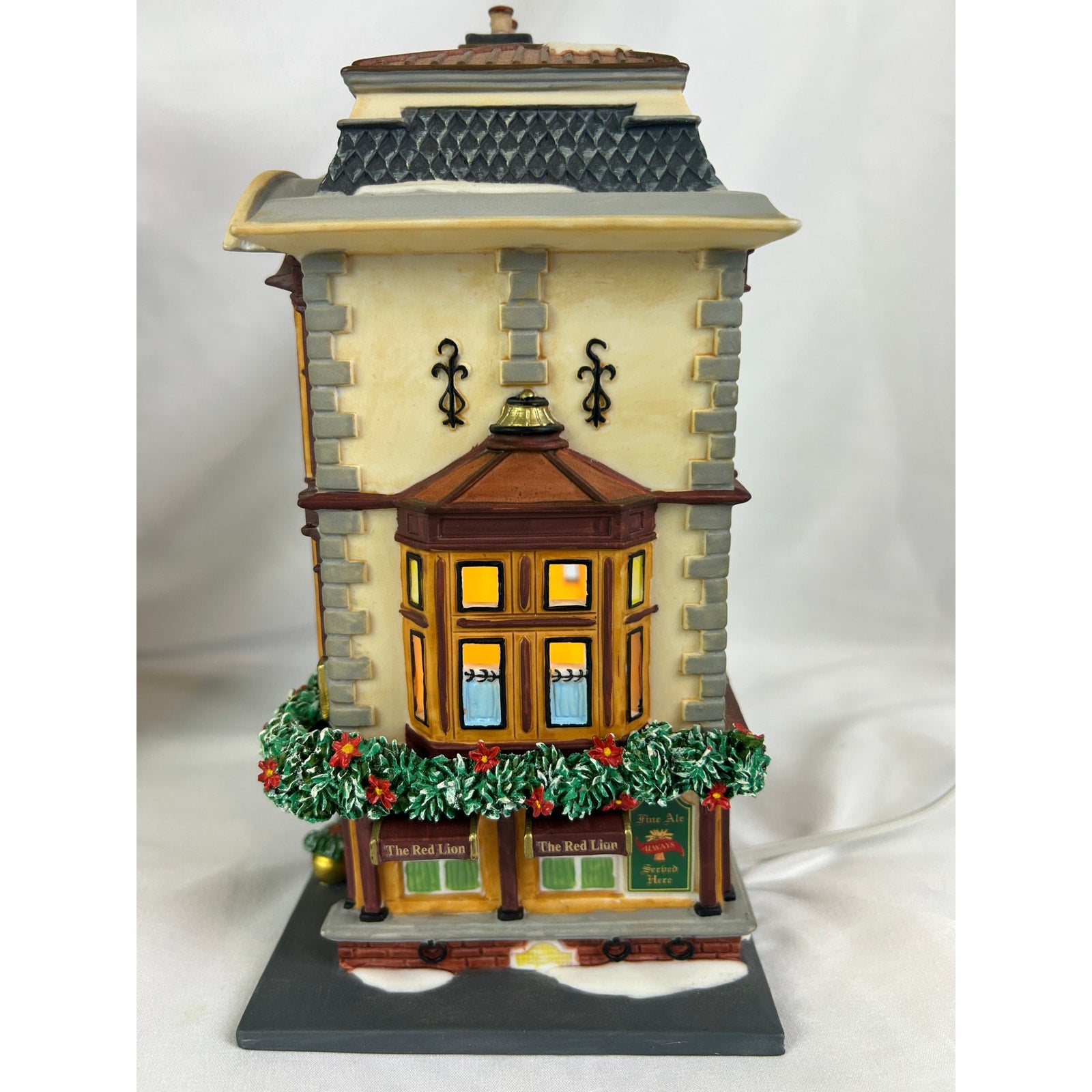 Department 56 Red Lion Pub Dickens Village 2004 Special Edition