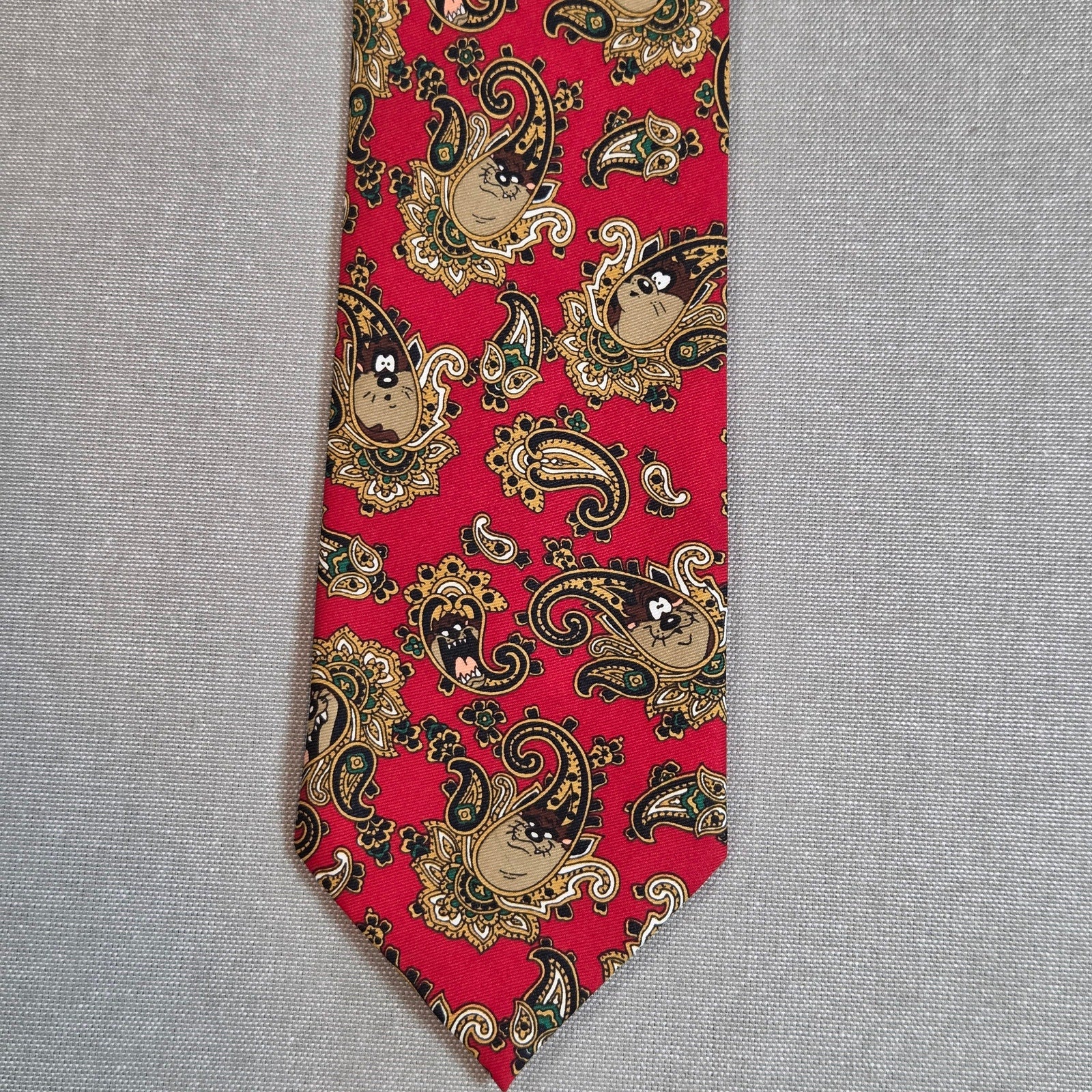 Vintage 1997 Taz Devil Looney Tunes Paisley Tie Red Gold WB Novelty 57x3.75