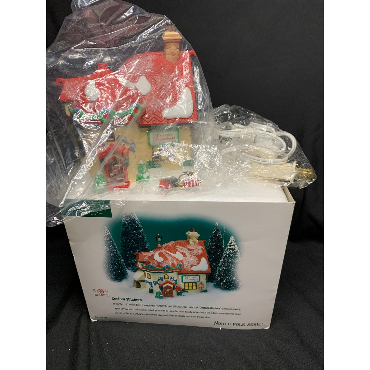 Dept 56 Custom Stitchers 56400 North Pole Elf Land Lighted Building 1998 Box