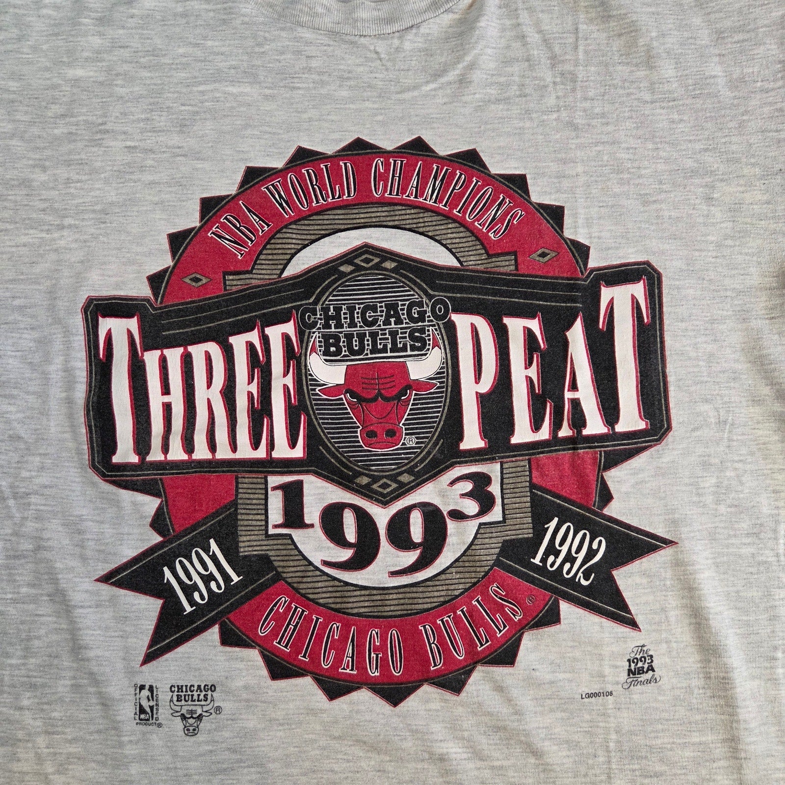 Vintage 1993 Chicago Bulls Three Peat Tee XL Logo 7 Light Grey
