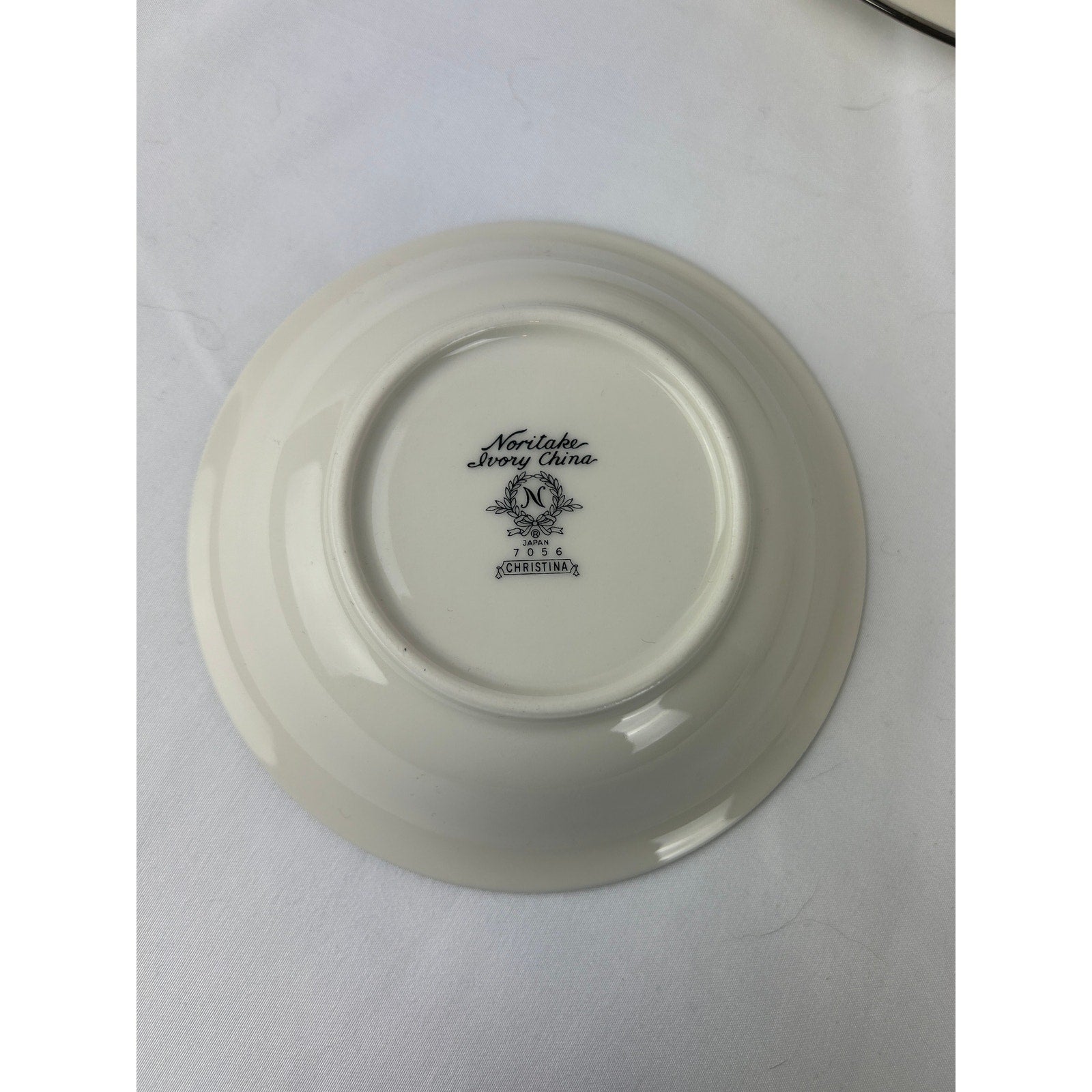 Noritake Christina 7056 7pc Place Setting Ivory China Floral Platinum Japan