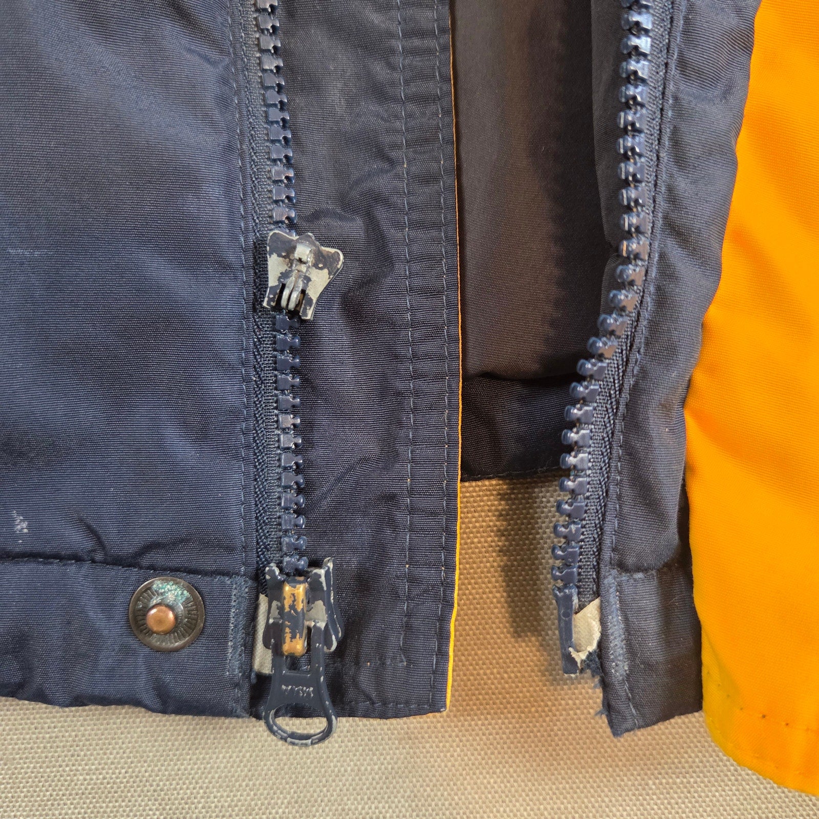 Columbia Sportswear Vintage 90s Parka Jacket Men’s L Navy Yellow Broken Zipper