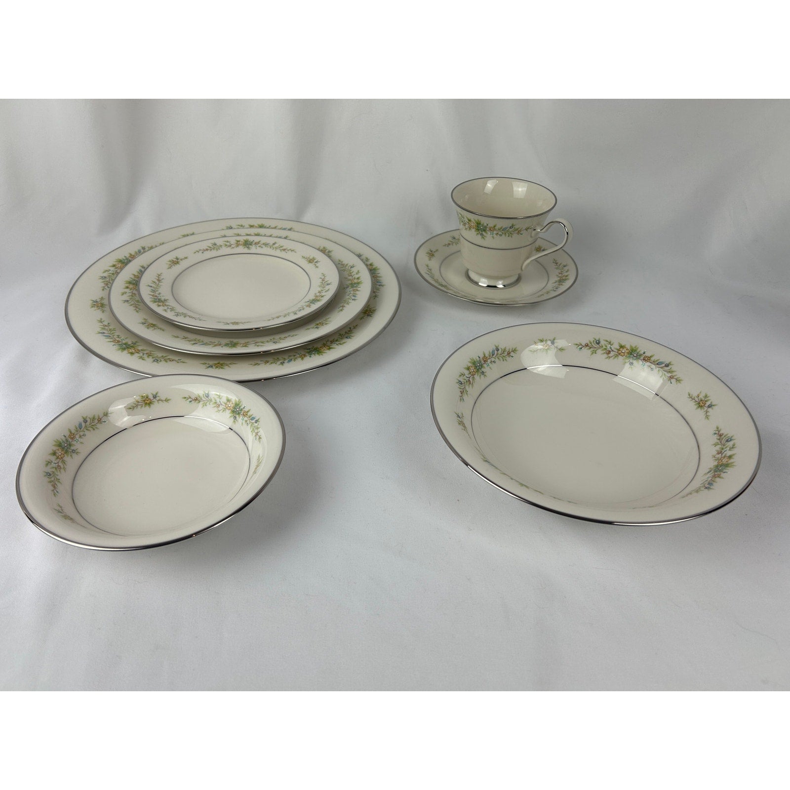 Noritake Christina 7056 7pc Place Setting Ivory China Floral Platinum Japan