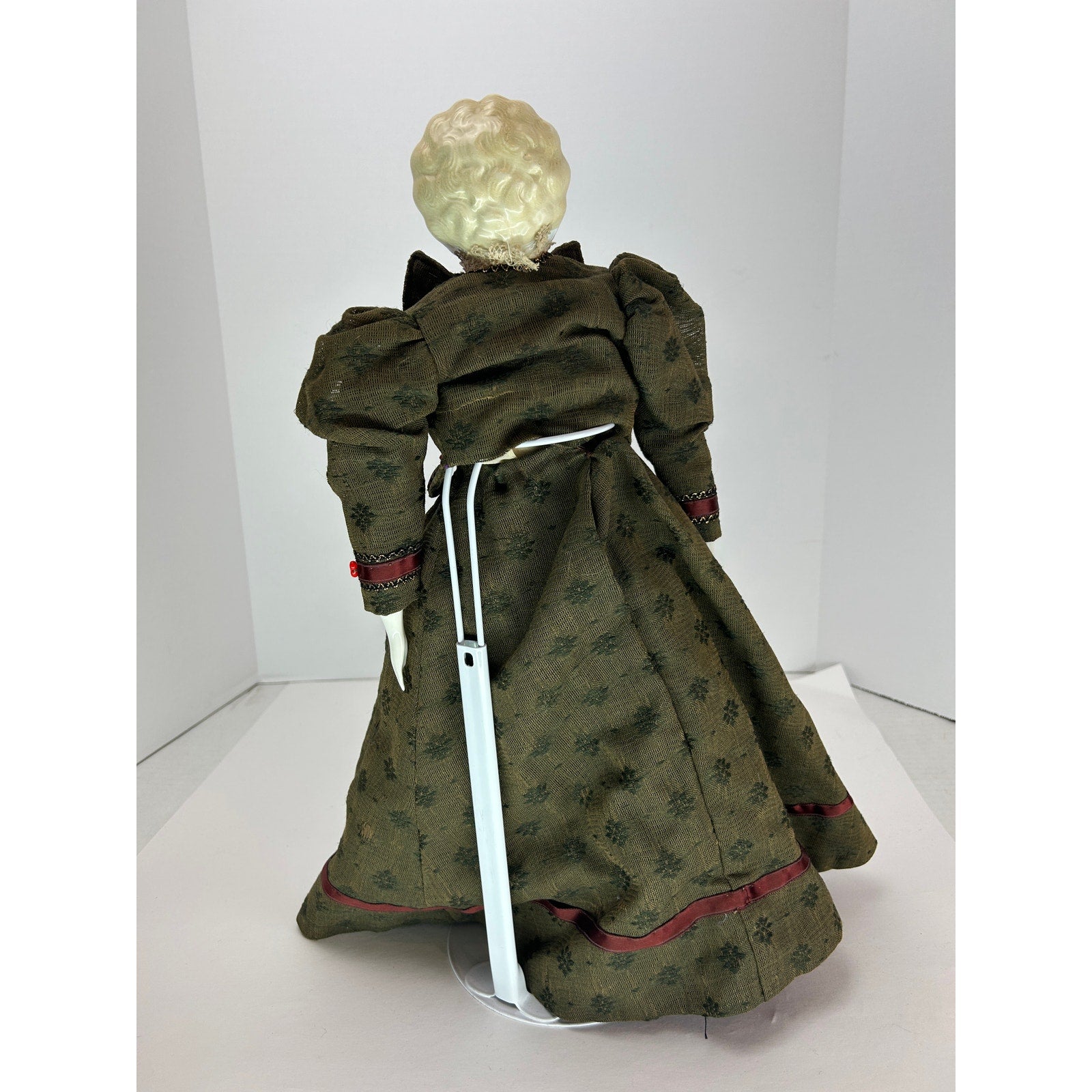 German 18 inch blonde China head doll 1890 turned head provenance attached