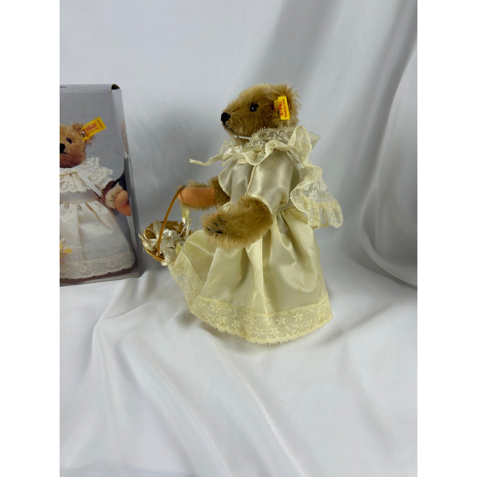 Steiff Flower Bearer 0155 22 Strong Museum Bear w Box Vintage Mohair