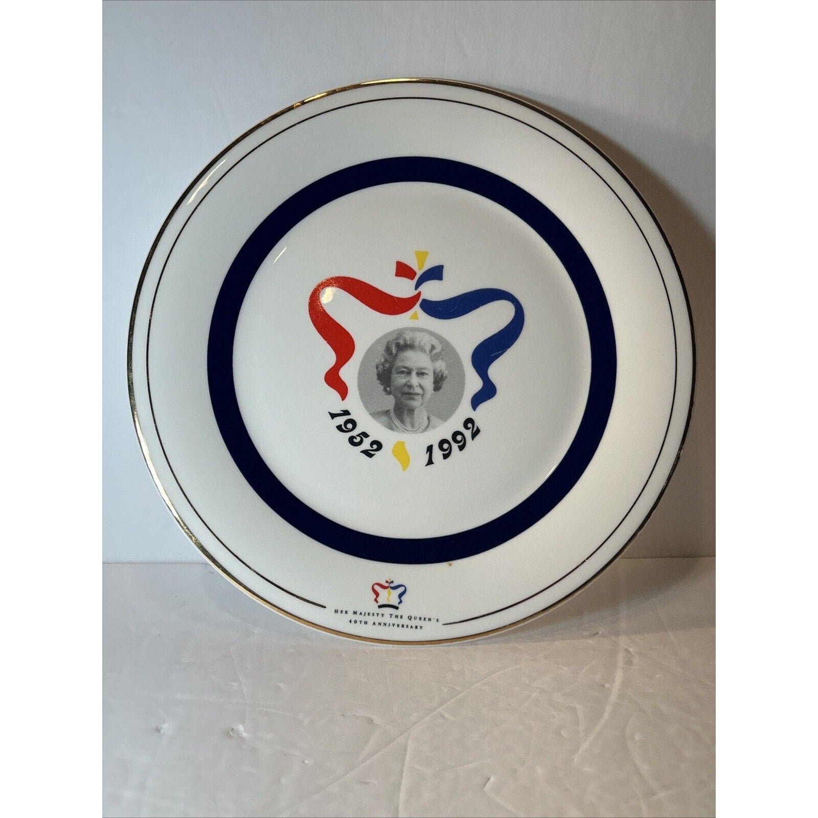 Queen Elizabeth II 1992 40th Anniversary Commemorative Plate