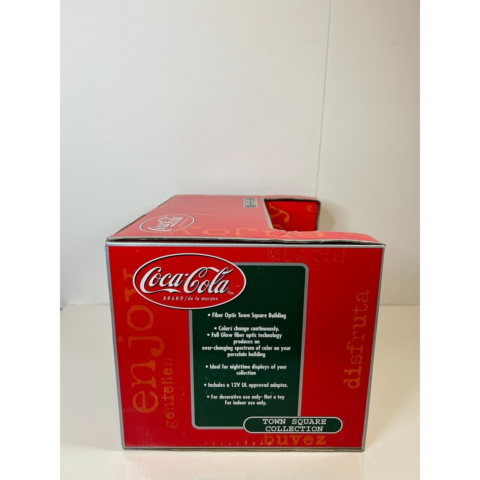 Coca-Cola Town Square 2002 Ginny’s Diner Lighted Building NIB