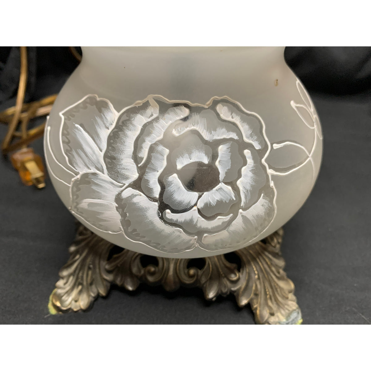 Vintage 1972 E.K. 5040 GWTW 3-Way Frosted Rose Glass Hurricane Parlor Lamp