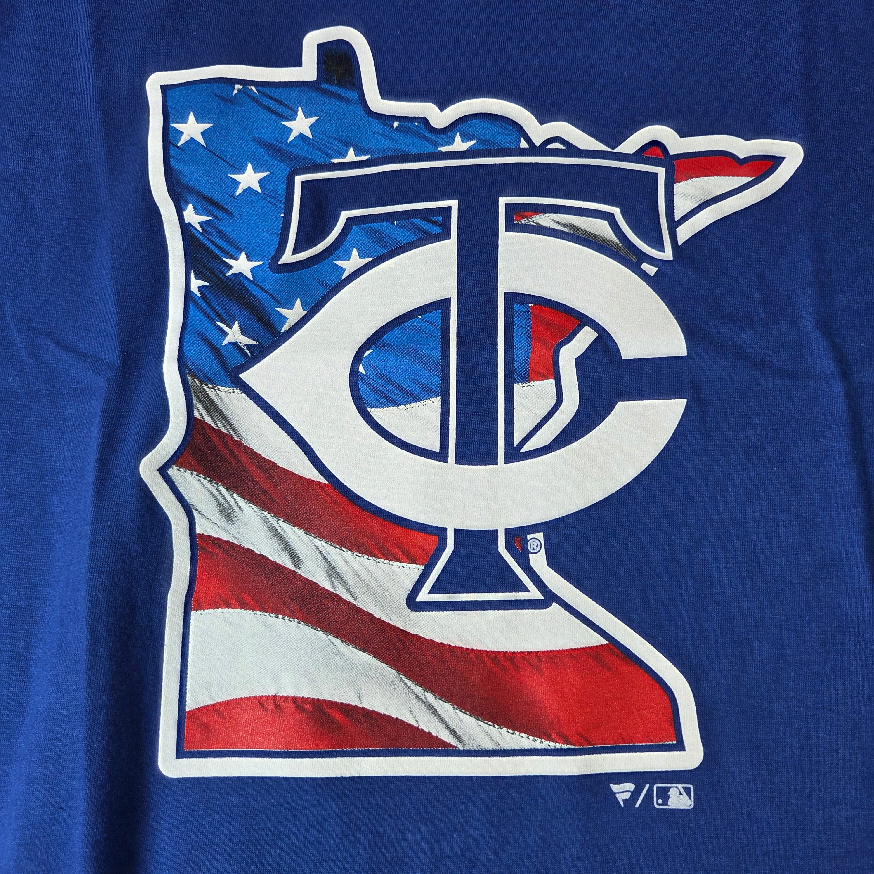 Fanatics Minnesota Twins USA Flag Logo T Shirt Size Medium Banner State NWT